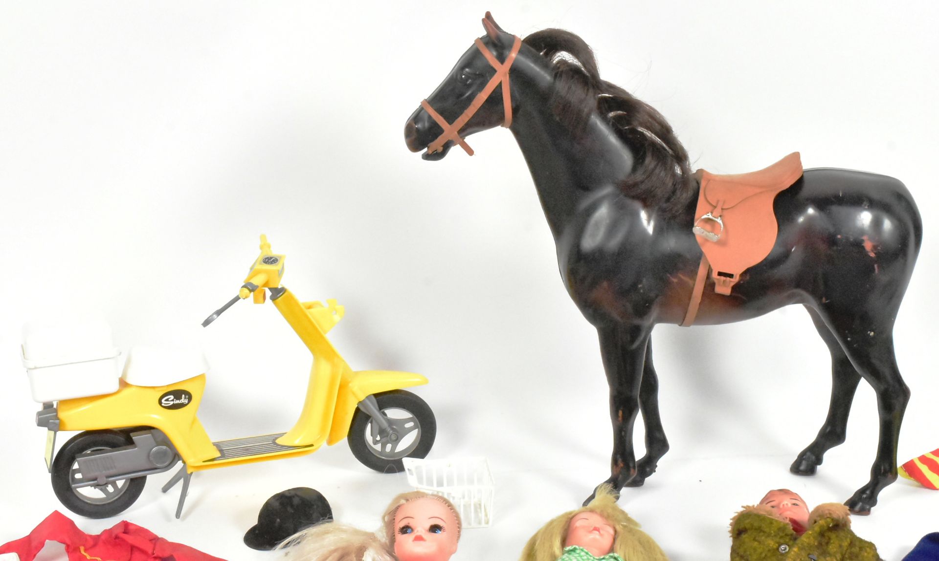 SINDY - VINTAGE PEDIGREE DOLLS & ACCESSORIES - Image 3 of 6