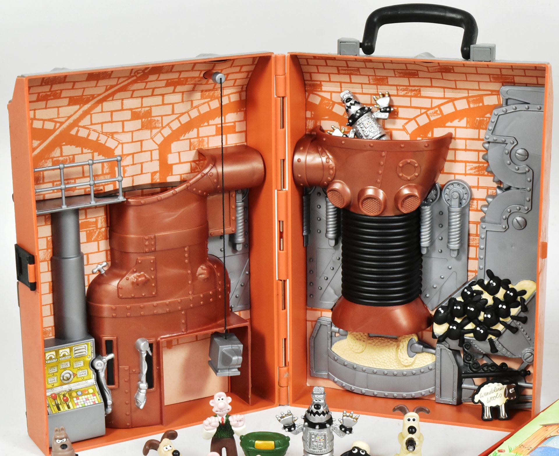 WALLACE & GROMIT - VINTAGE CARRY CASE PLAYSETS - Image 3 of 6