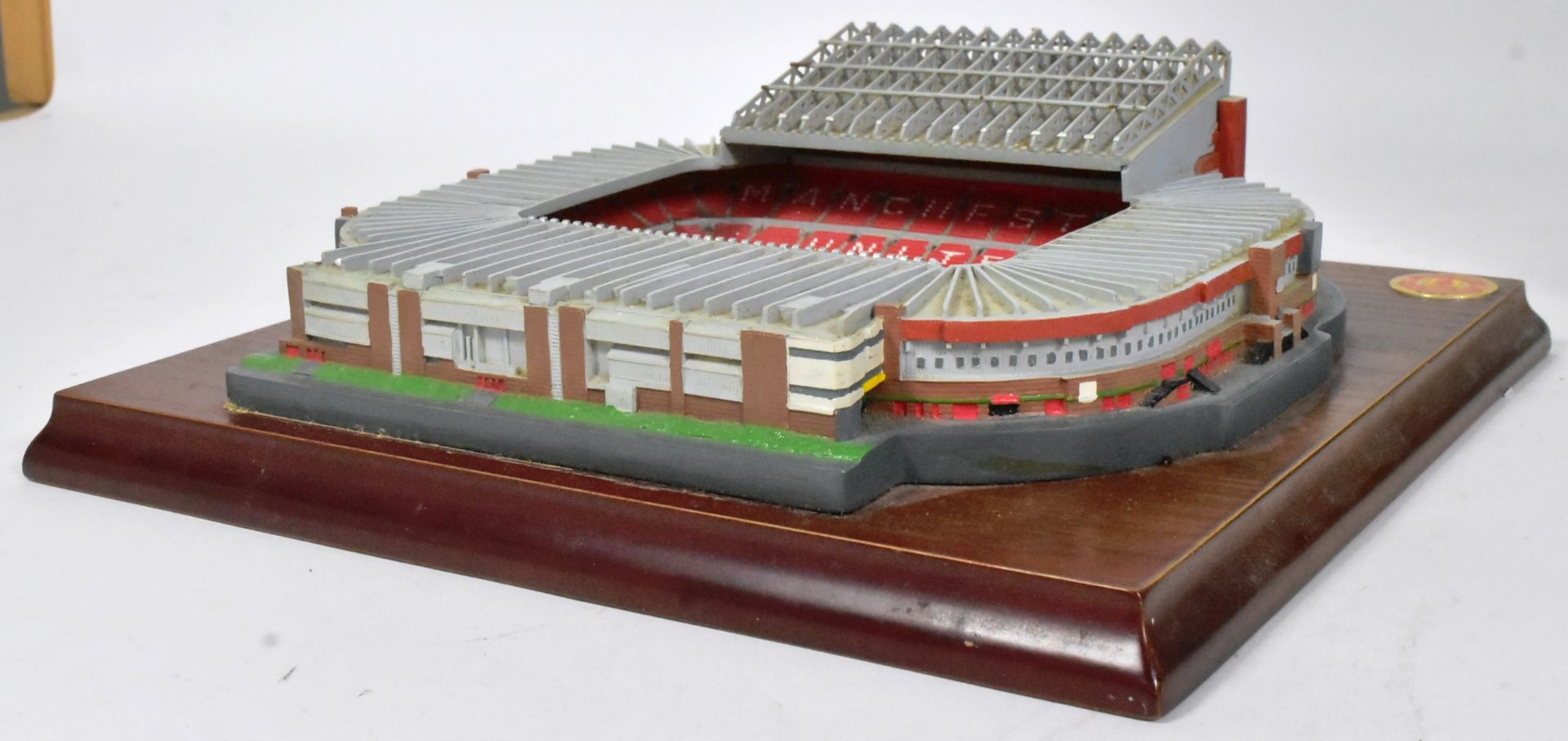 OFFICIAL MANCHESTER UNITED OLD TRAFFORD REPLICA STADIUM MODEL - Image 5 of 5