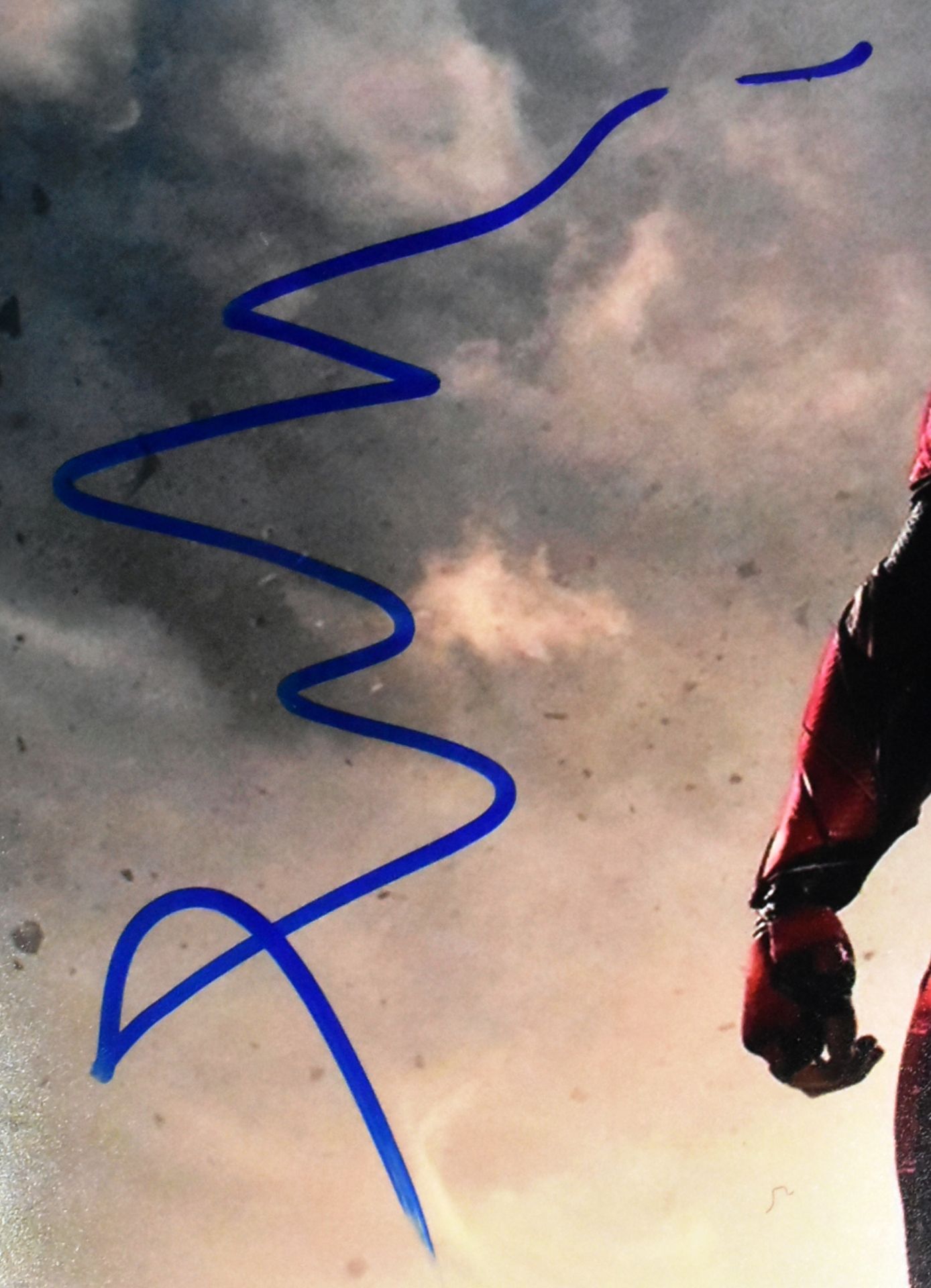 THE FLASH - DC COMICS - EZRA MILLER AUTOGRAPHED PHOTO - ACOA - Image 2 of 2