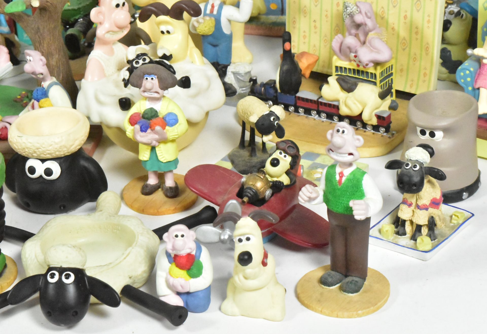 WALLACE & GROMIT - COLLECTION OF MEMORABILIA - Image 4 of 7