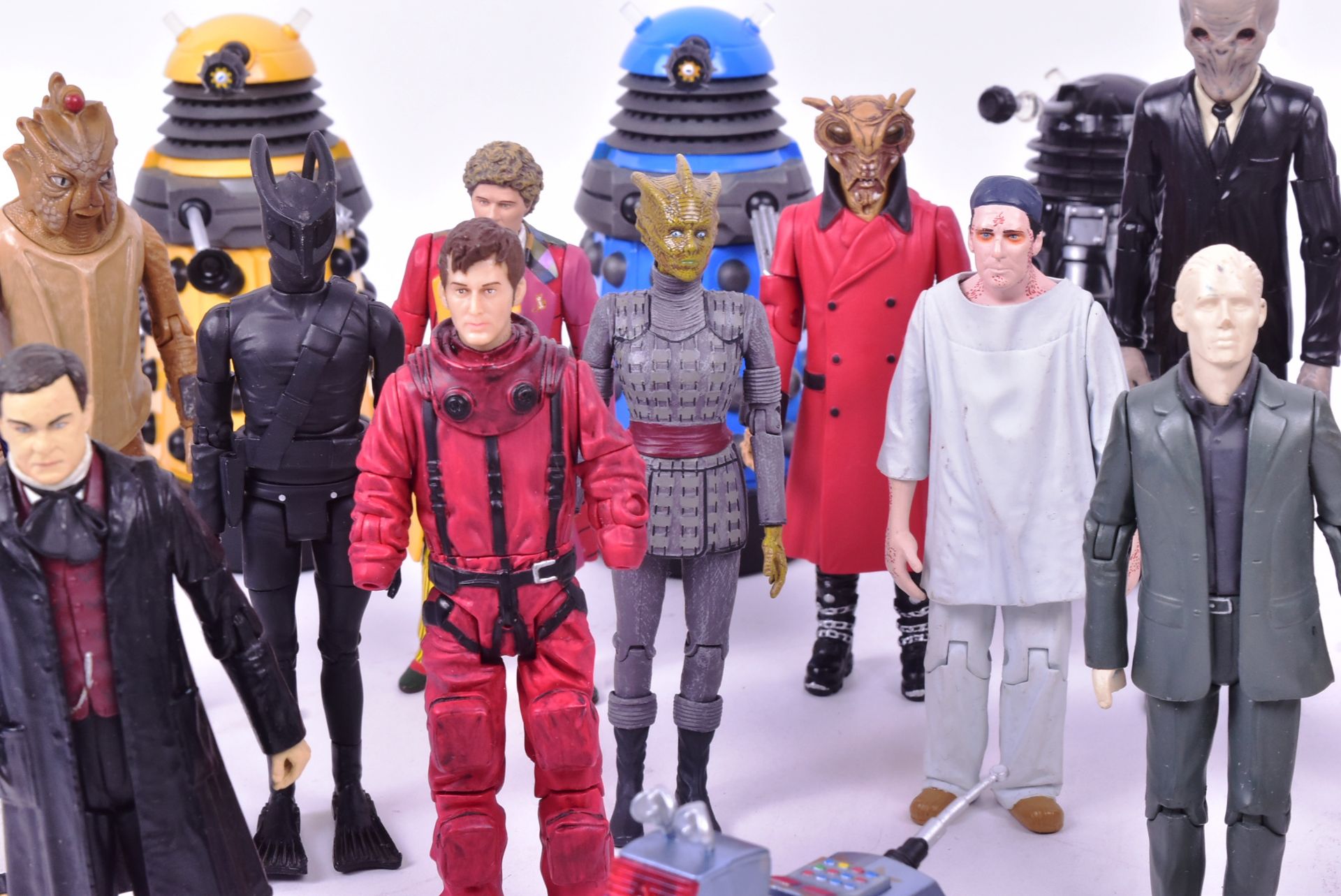 DOCTOR WHO - CHARACTER OPTIONS - COLLECTION OF ACTION FIGURES - Image 3 of 6