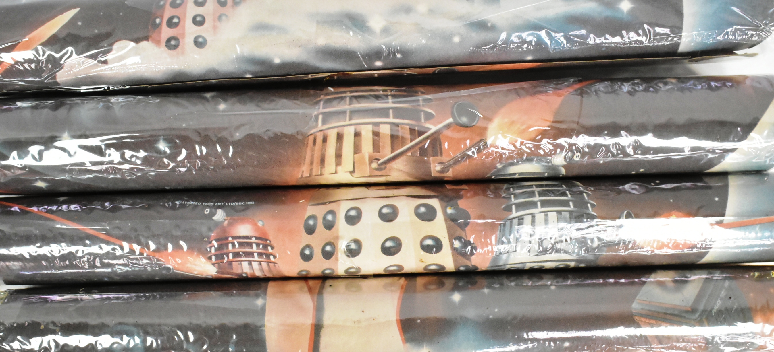 DOCTOR WHO - ROLLS OF VINTAGE 1980S UNUSED WALLPAPER - Image 2 of 3