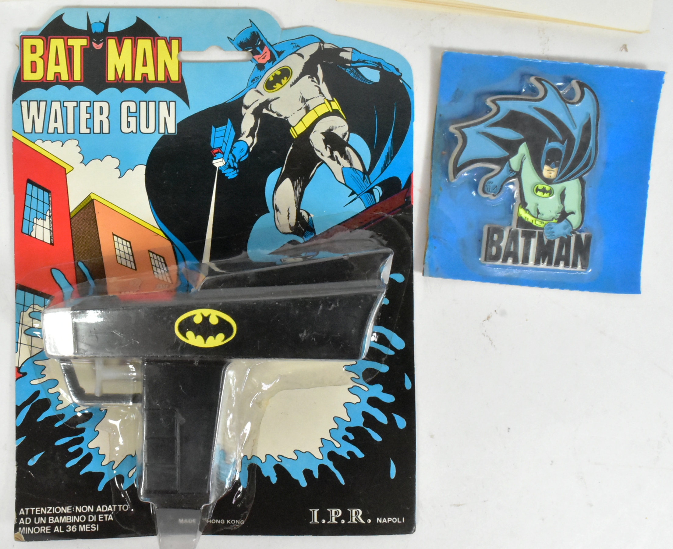 BATMAN - VINTAGE UNUSED AUTOGRAPH CARDS & WATER PISTOL - Image 3 of 4