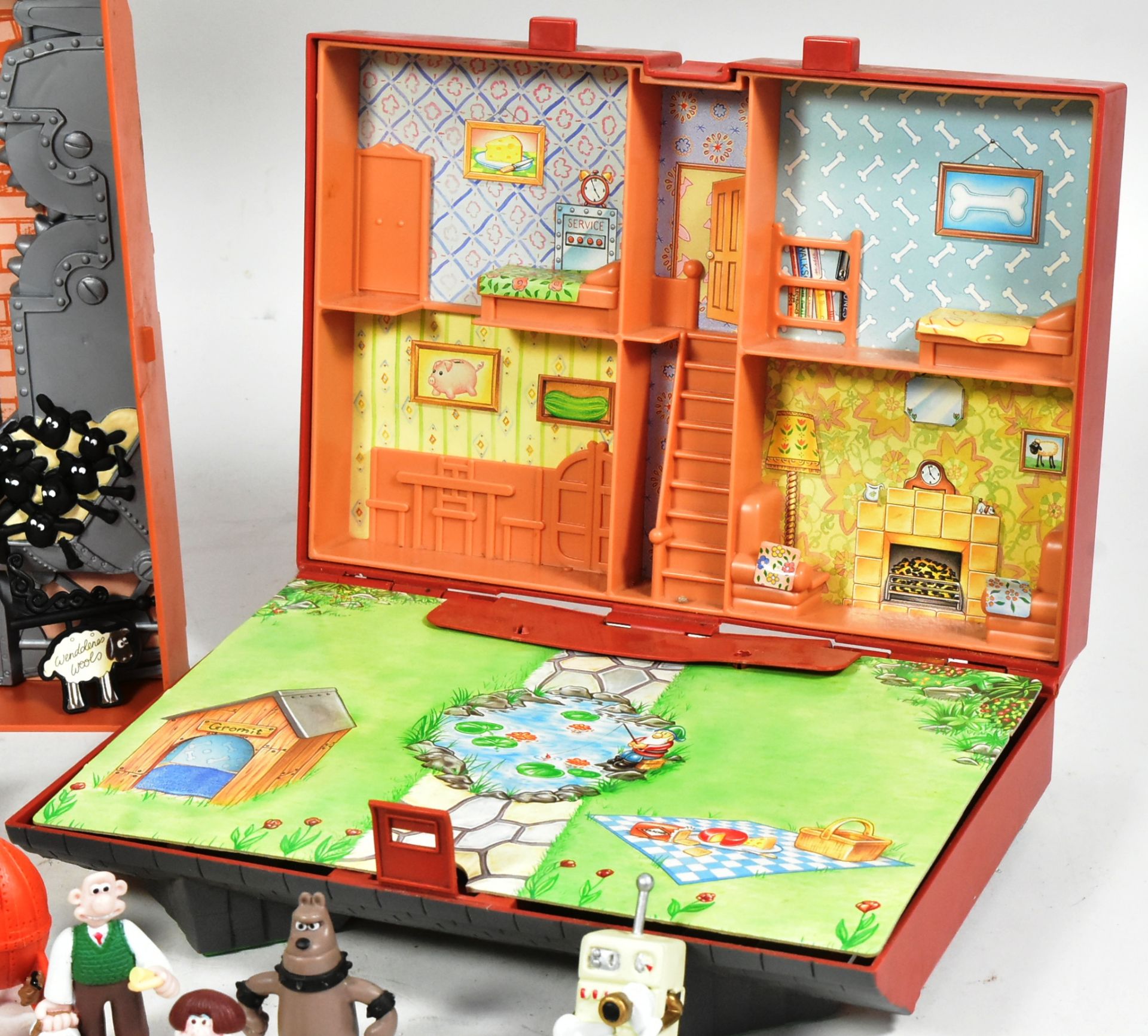 WALLACE & GROMIT - VINTAGE CARRY CASE PLAYSETS - Image 2 of 6