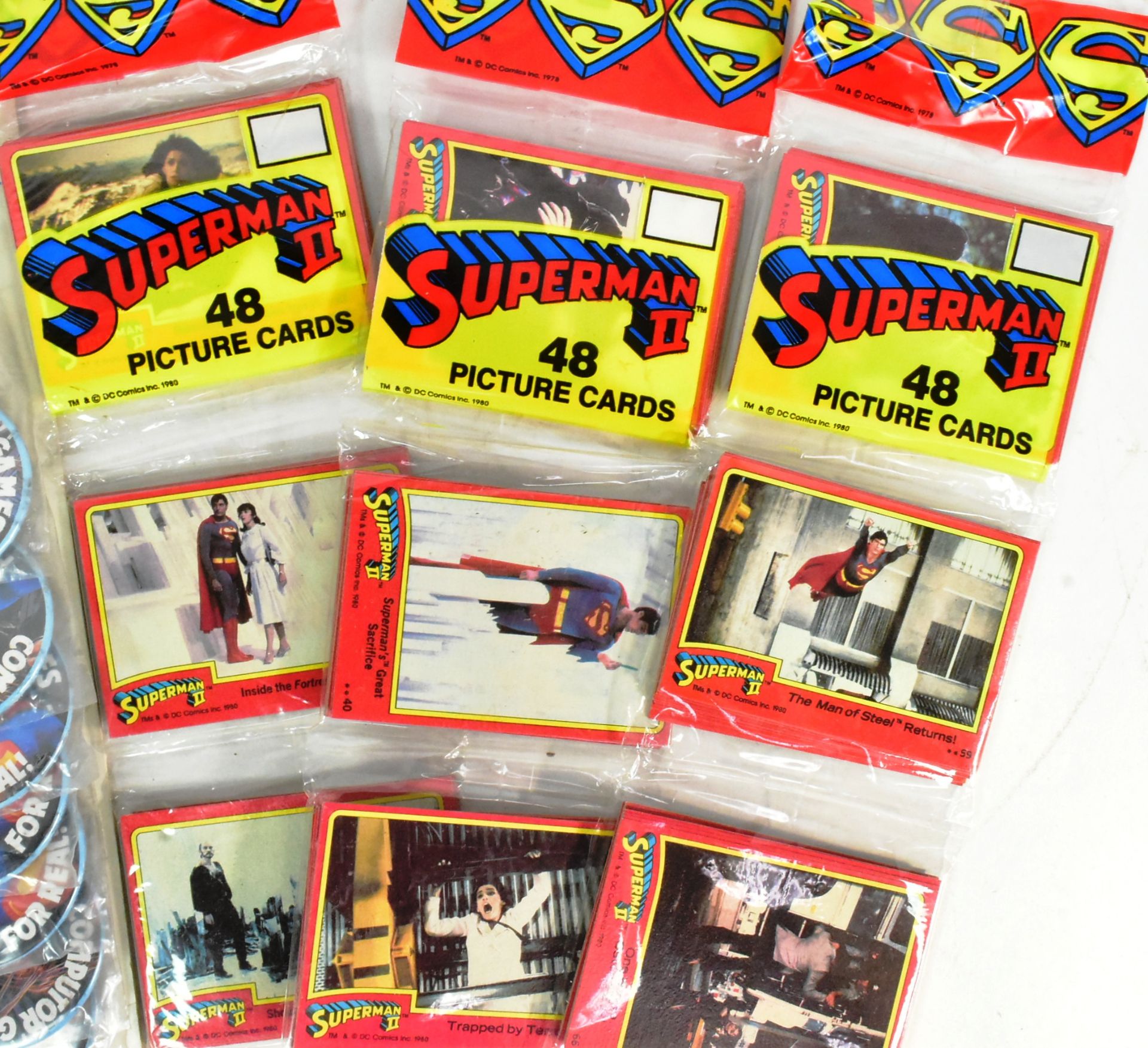 SUPERMAN - VINTAGE TOPPS TRADING CARDS & PHOTO BADGES - Image 4 of 4