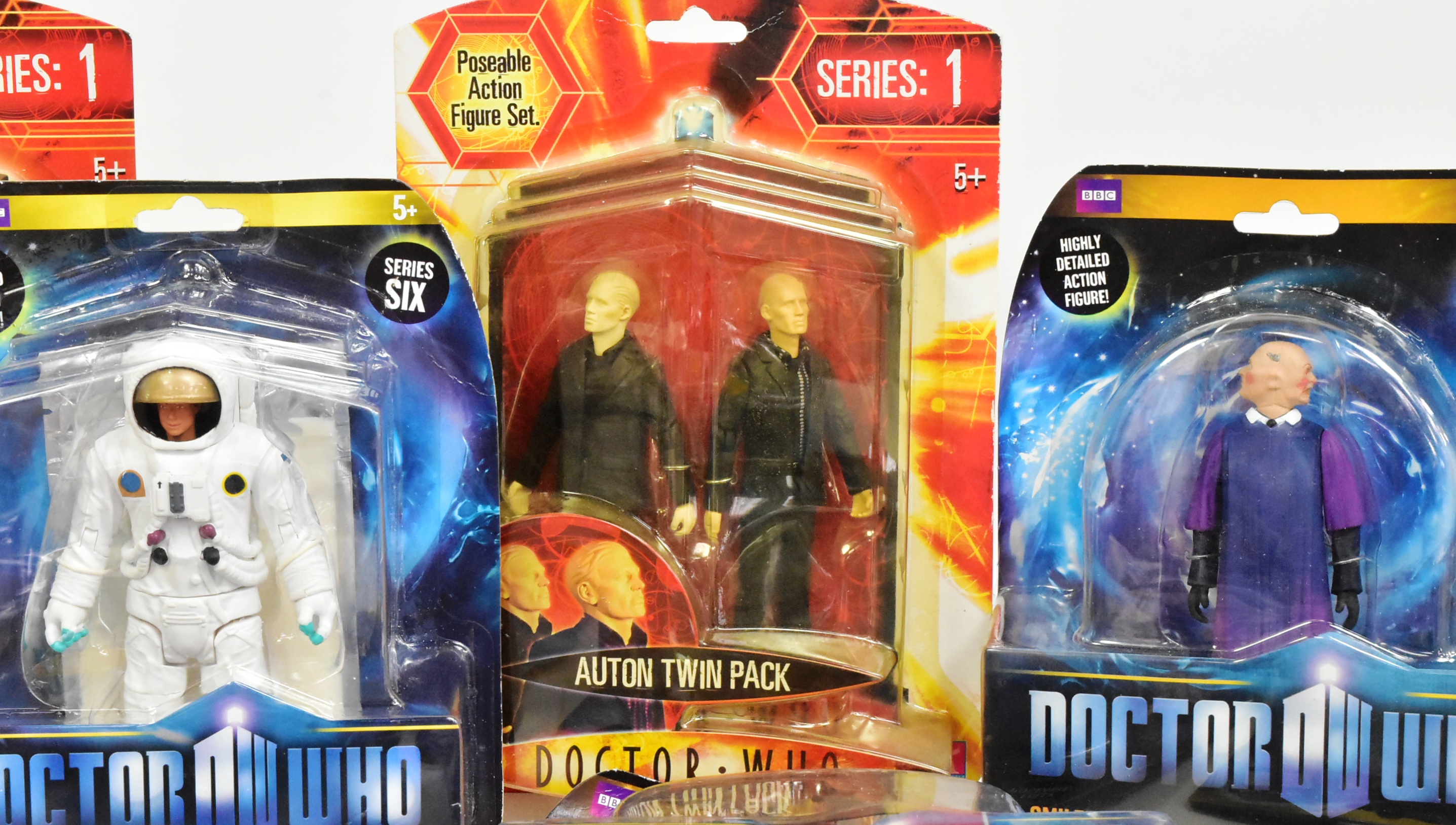 DOCTOR WHO - CHARACTER OPTIONS - CARDED ACTION FIGURES - Image 3 of 5