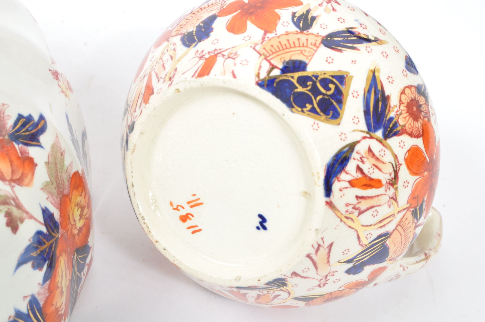 COLLECTION OF JAPANESE IMARI STYLE CERAMICS - Bild 9 aus 10