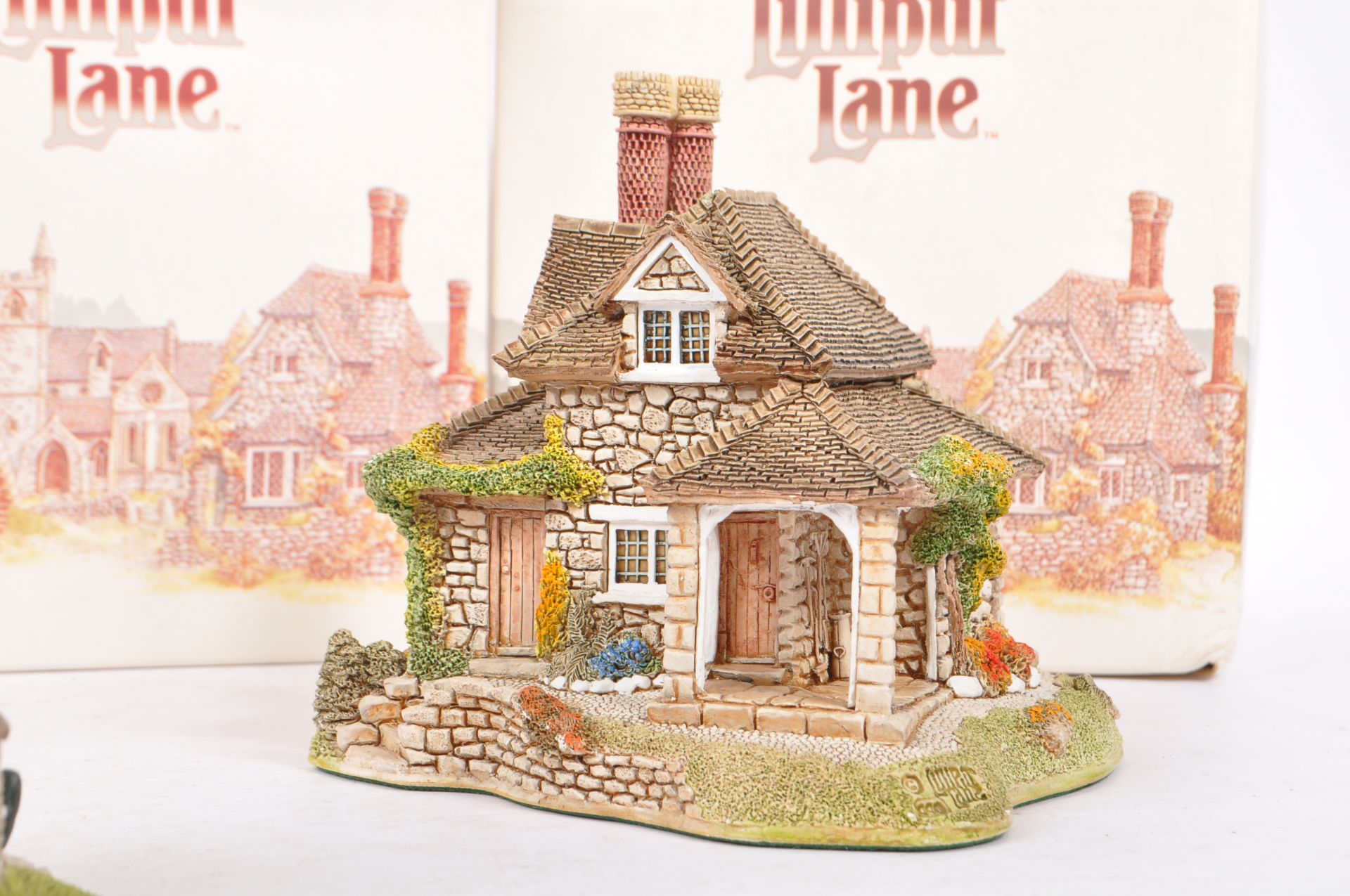 LILLIPUT LANE - COLLECTION OF HOUSE / COTTAGE FIGURINES - Image 7 of 15