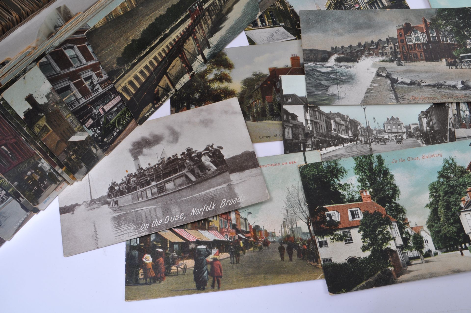 LARGE EXTENSIVE ACCUMULATION OF EARLY 20TH CENTURY POSTCARDS - Image 10 of 13