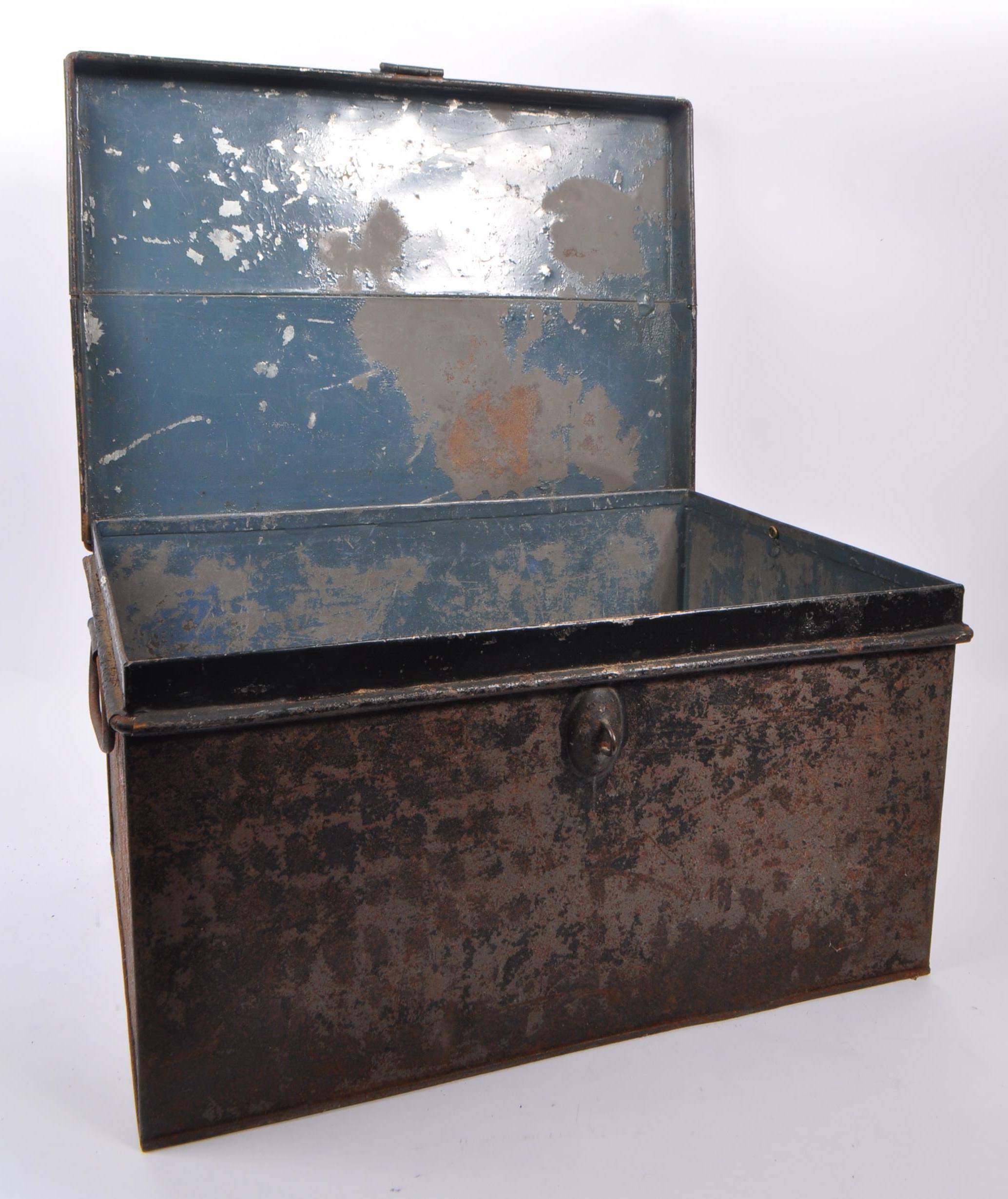 VINTAGE 20TH CENTURY LIDDED METAL DEED BOX - Image 2 of 4