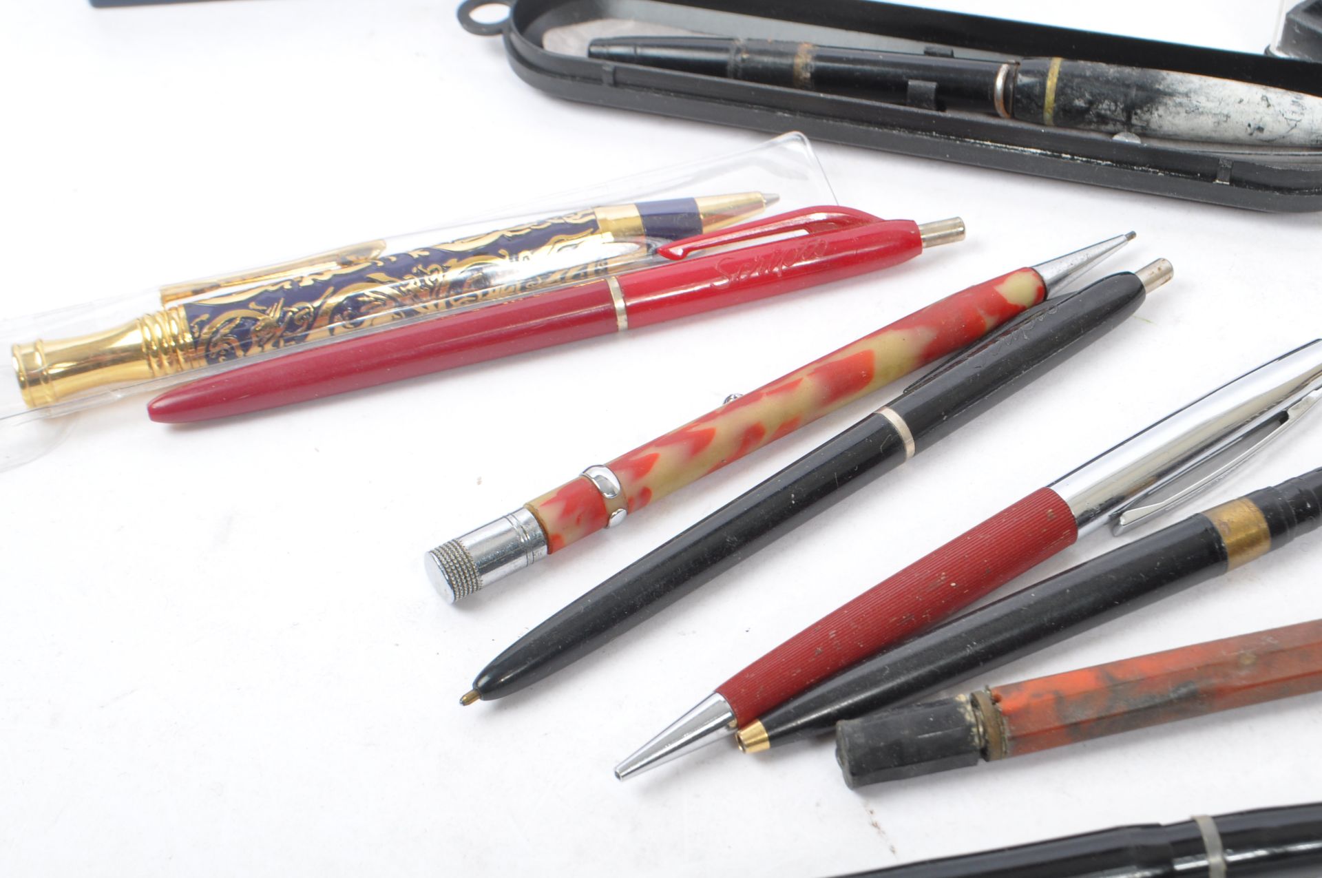 COLLECTION OF 20TH CENTURY PENS AND PENCILS - Bild 5 aus 7