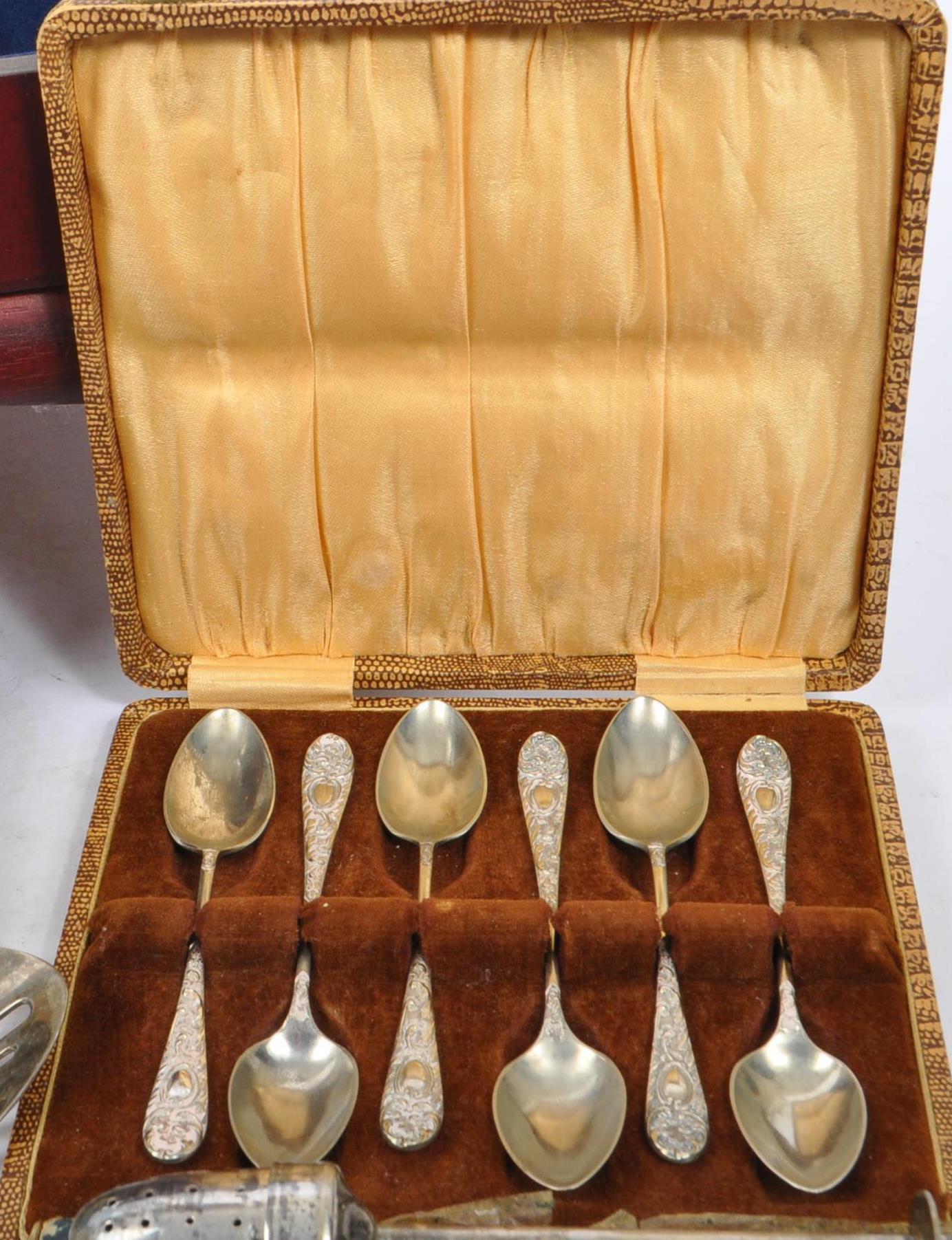 VINERS - BEAD PATTERN SILVER PLATE CUTLERY CANTEEN - Image 4 of 11