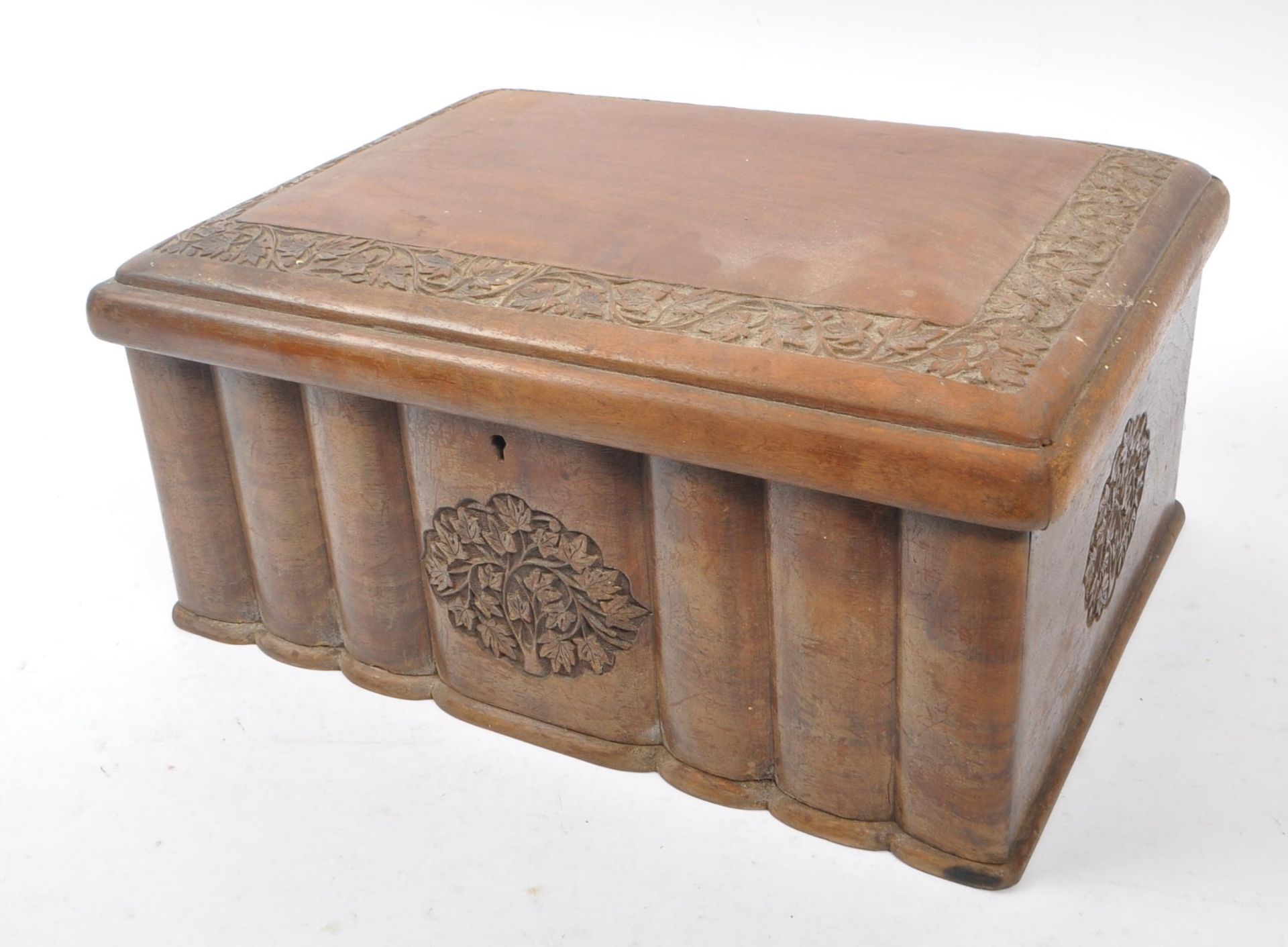 EARLY 20TH CENTURY CARVED FRUITWOOD JEWELLERY BOX - Bild 4 aus 5