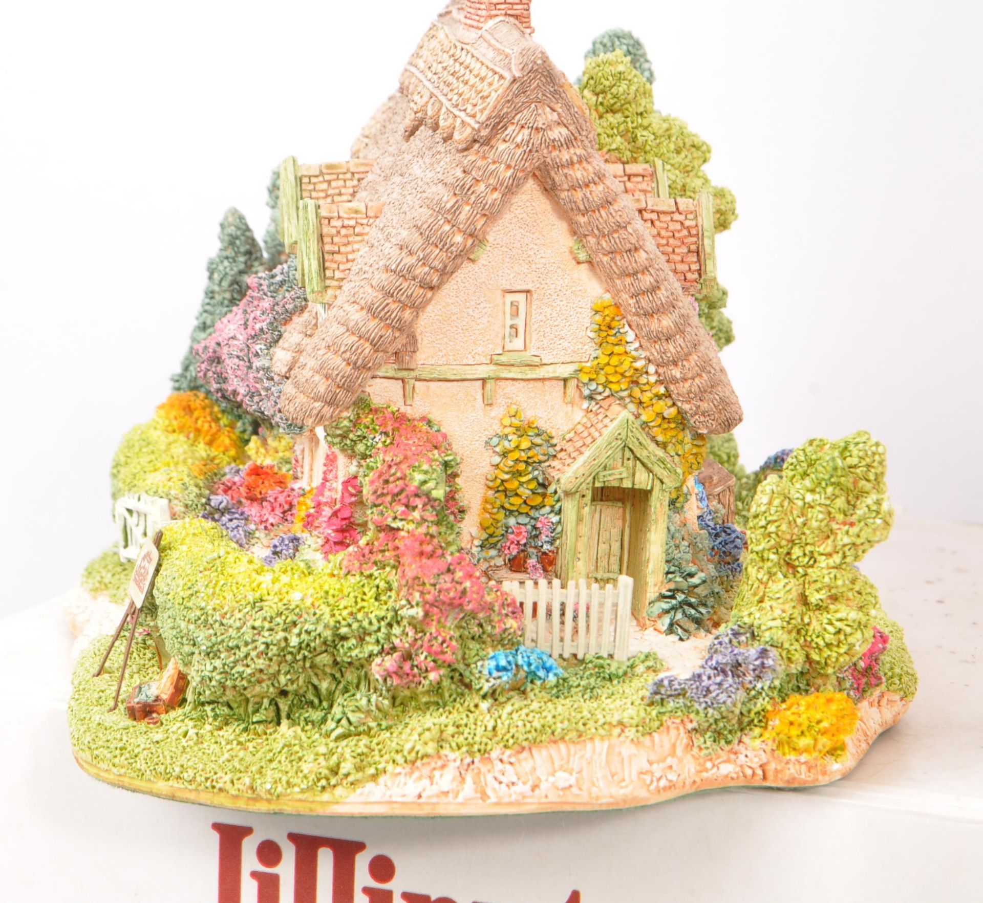 LILLIPUT LANE - COLLECTION OF HOUSE / COTTAGE FIGURINES - Image 12 of 15