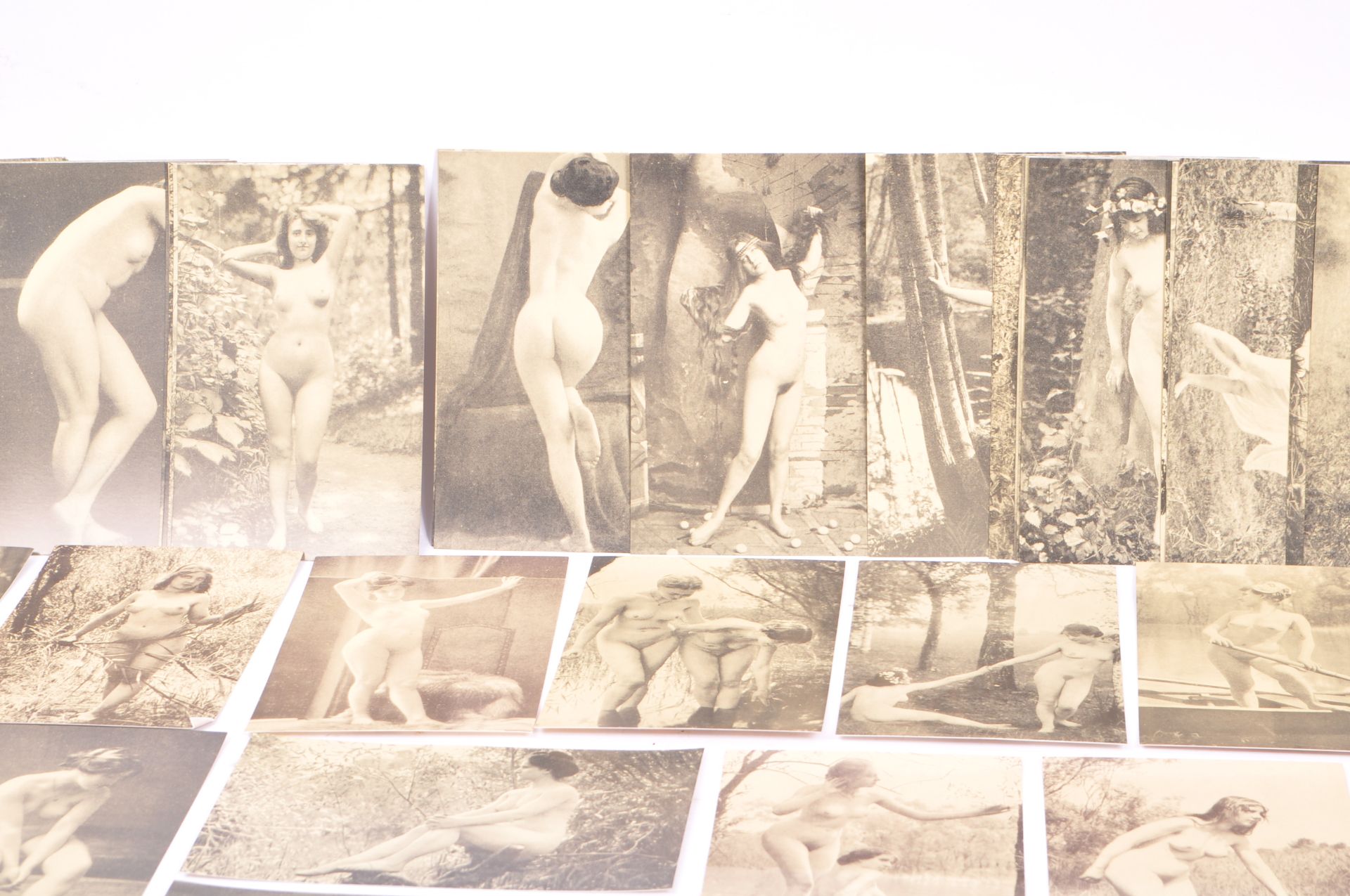 COLLECTION OF FRENCH EROTIC OUTDOOR NUDE POSTCARDS - Image 9 of 12