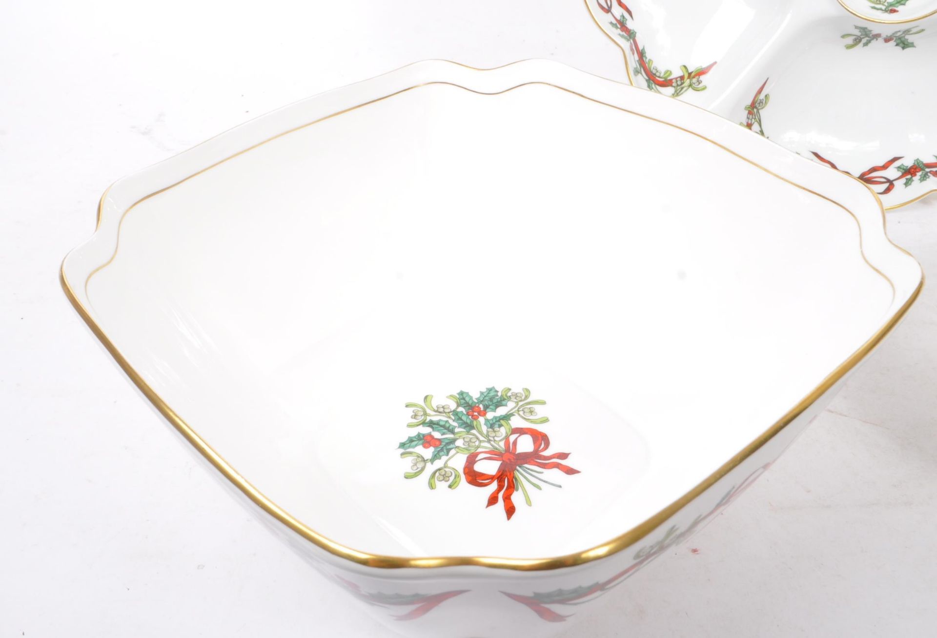 ROYAL WORCESTER - THREE CHINA PIECES IN HOLLY RIBBONS PATTERN - Image 3 of 8