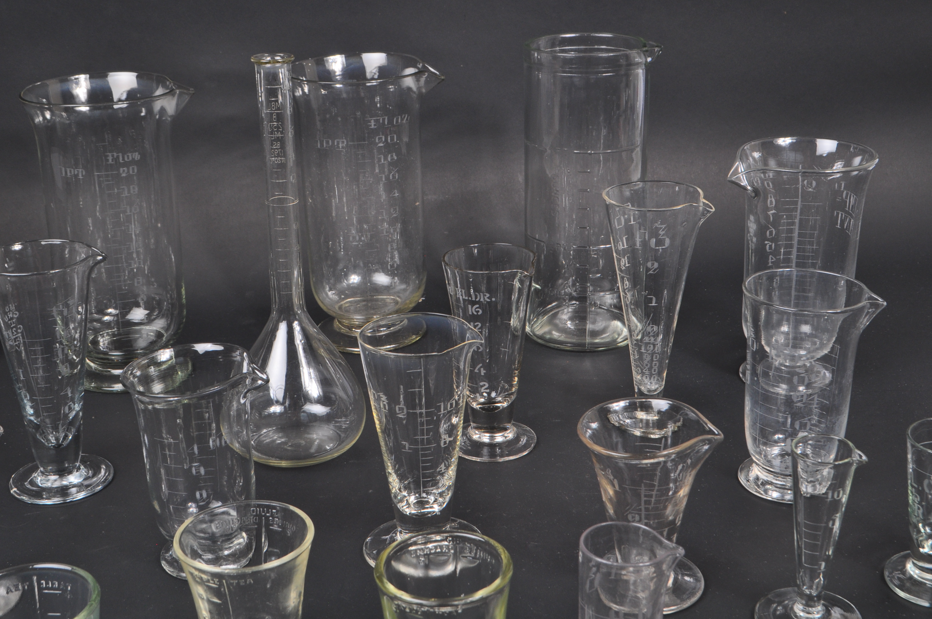 COLLECTION OF GLASS SCIENTIFIC CHEMICAL MEASURING EQUIPMENT - Image 6 of 11