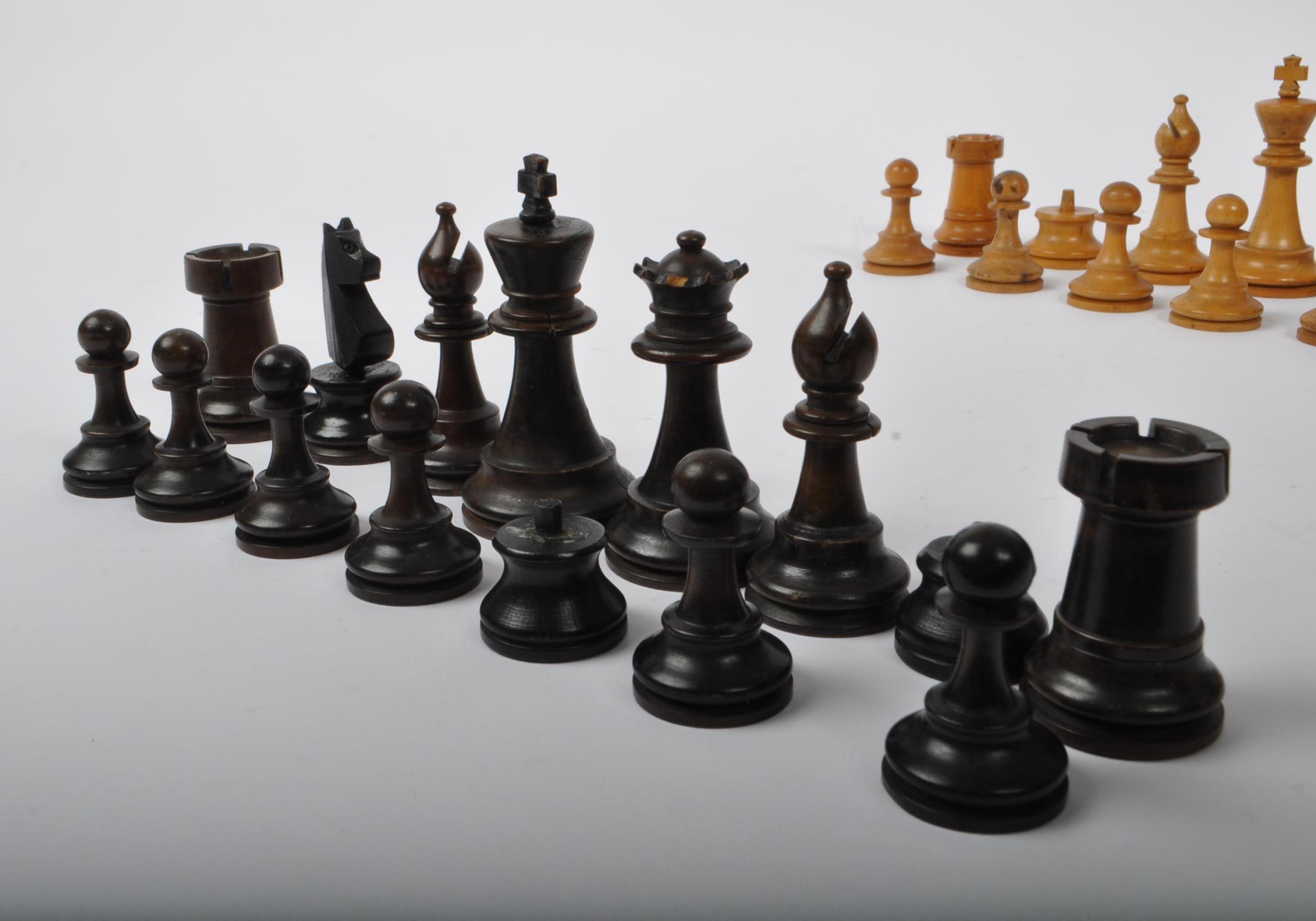 20TH CENTURY HAND CARVED WOODEN CHESS SET - Image 3 of 4