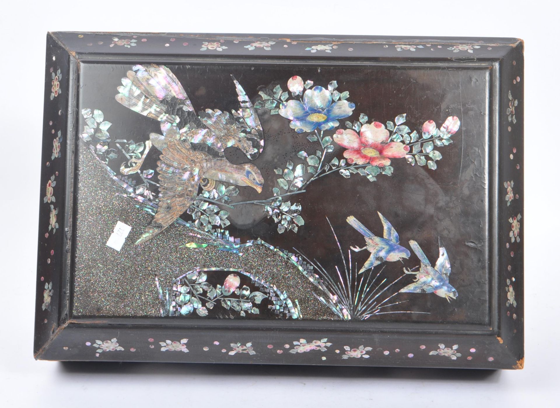 EARLY 20TH CENTURY CHINESE MOTHER OF PEARL SEWING BOX - Bild 2 aus 7
