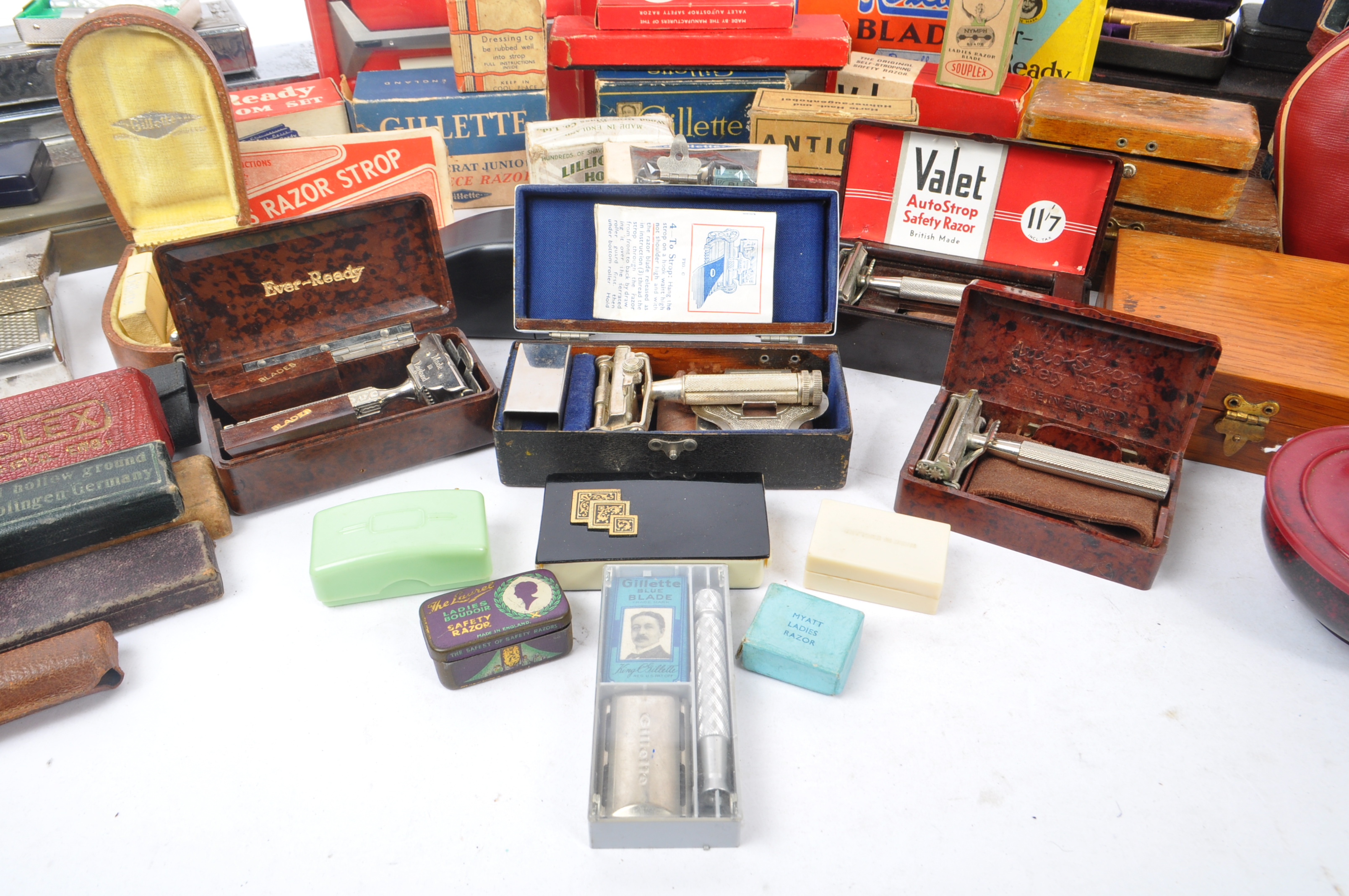 LARGE COLLECTION OF VINTAGE RAZORS - MINIATURES & CUT THROAT - Image 2 of 7