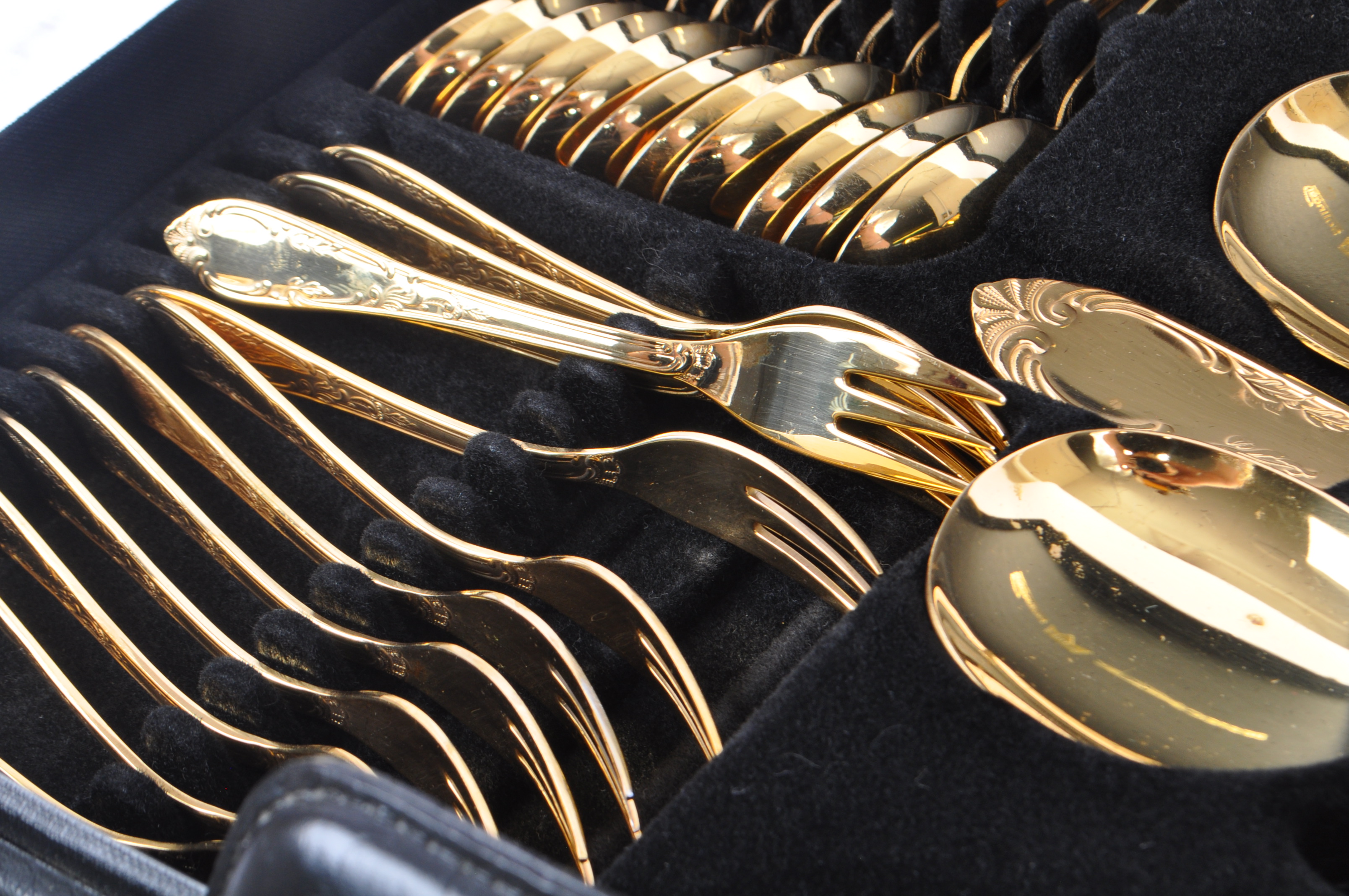 BESTECKE SOLINGEN GOLD PLATED CANTEEN OF CUTLERY - Image 5 of 8