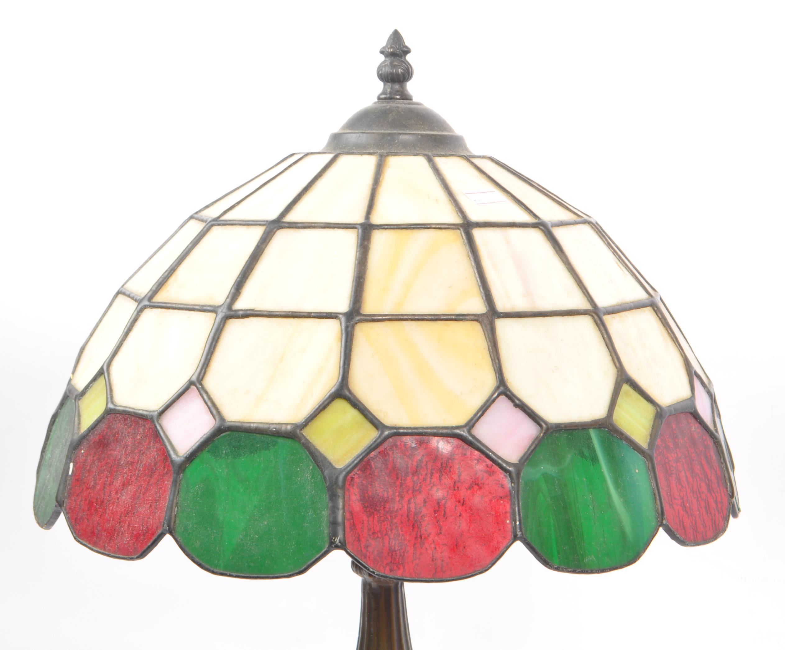 TIFFANY STYLE - 20TH CENTURY TIFFANY STYLE BISTRO TABLE LAMP - Image 3 of 5