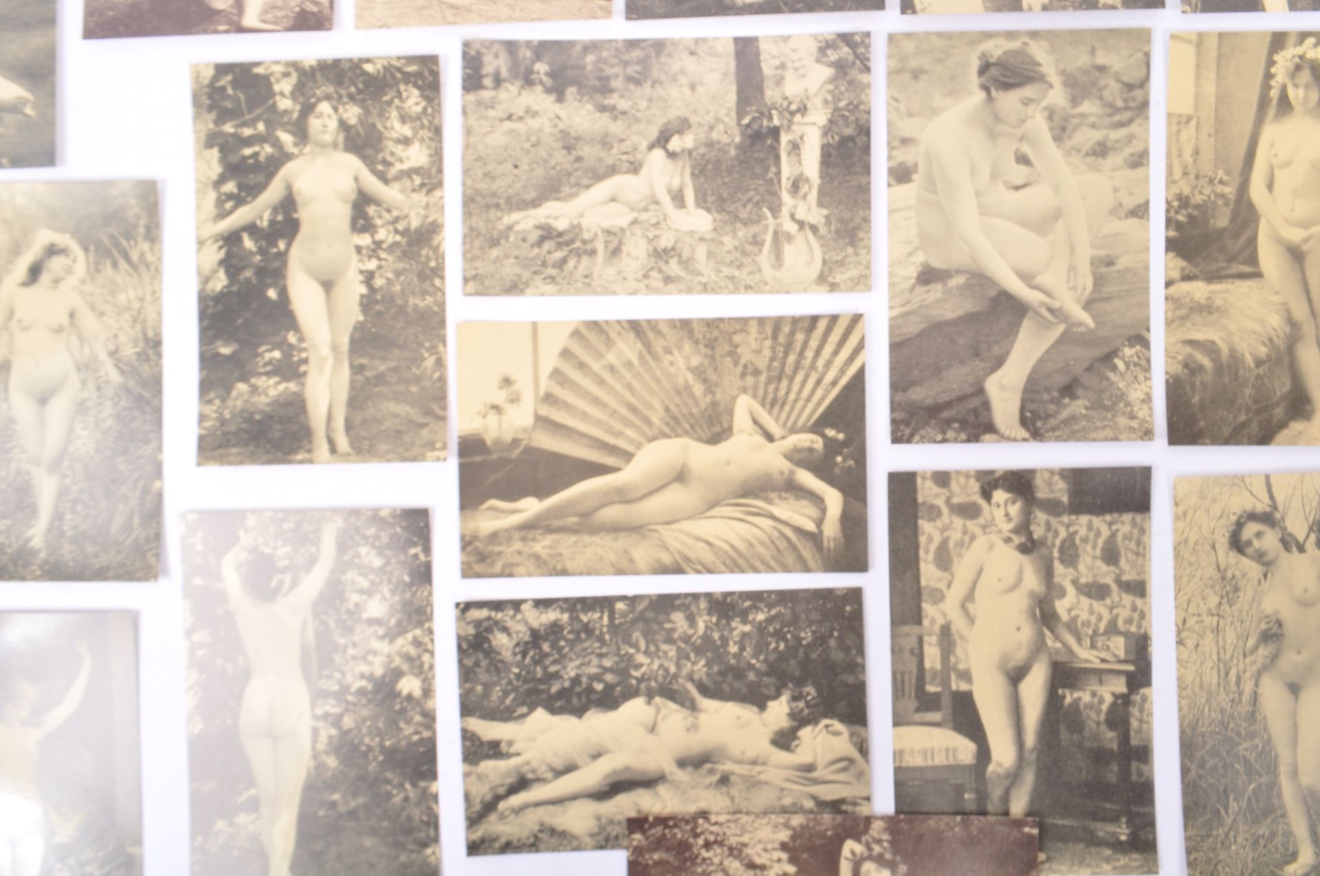 COLLECTION OF FRENCH EROTIC OUTDOOR NUDE POSTCARDS - Bild 5 aus 12