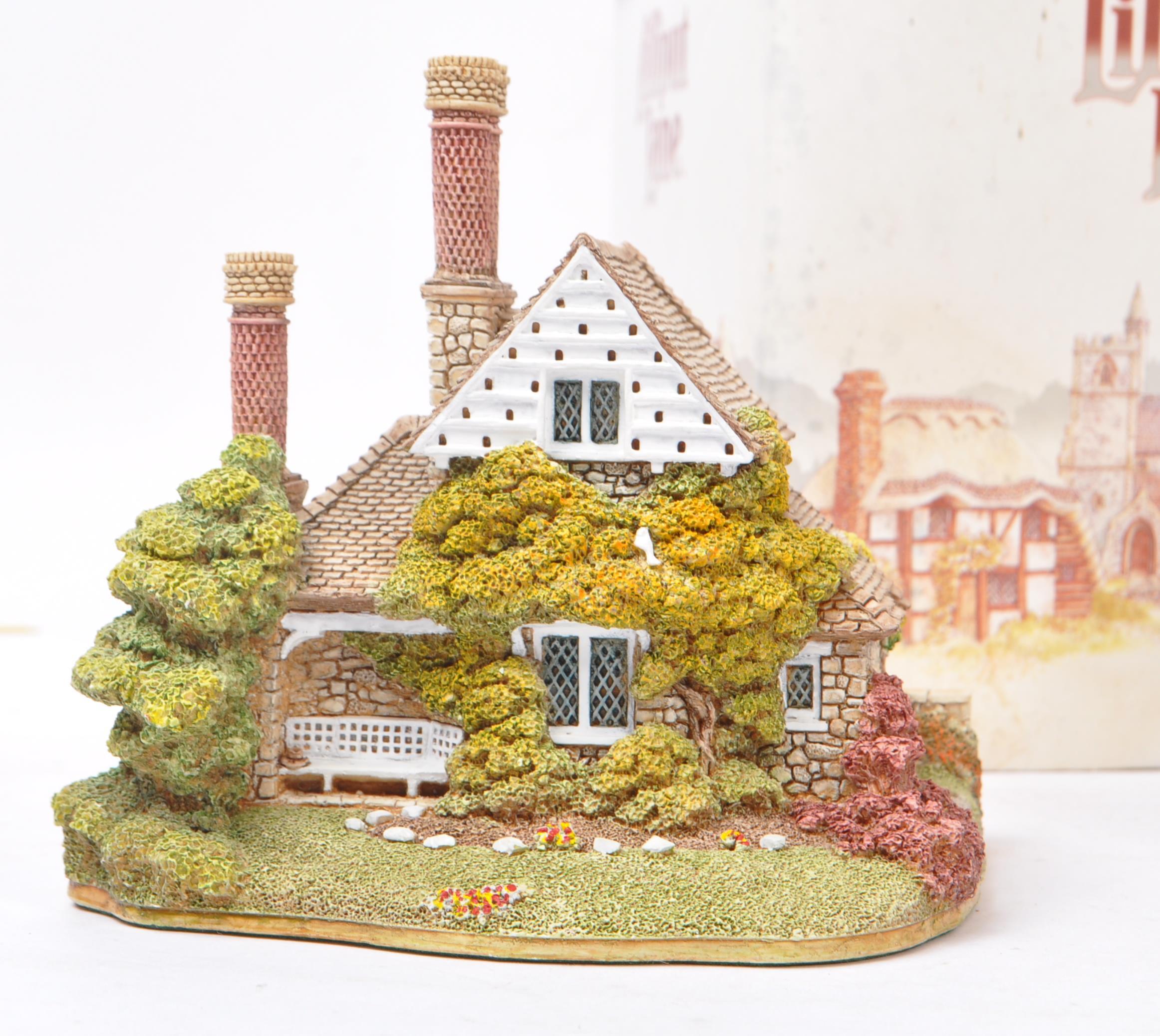 LILLIPUT LANE - COLLECTION OF HOUSE / COTTAGE RESIN FIGURINES - Image 3 of 9