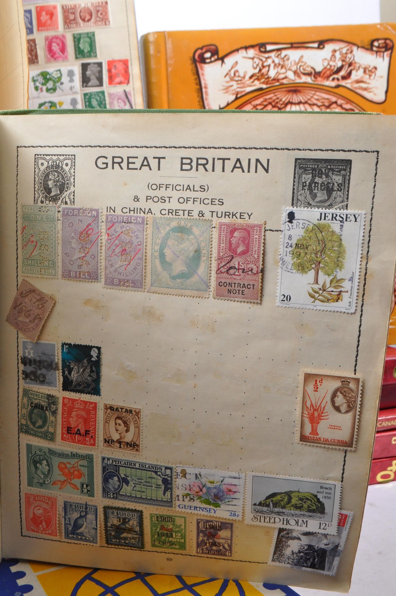 LARGE COLLECTION OF FOREIGN AND UK STAMPS IN ALBUMS - Bild 2 aus 5