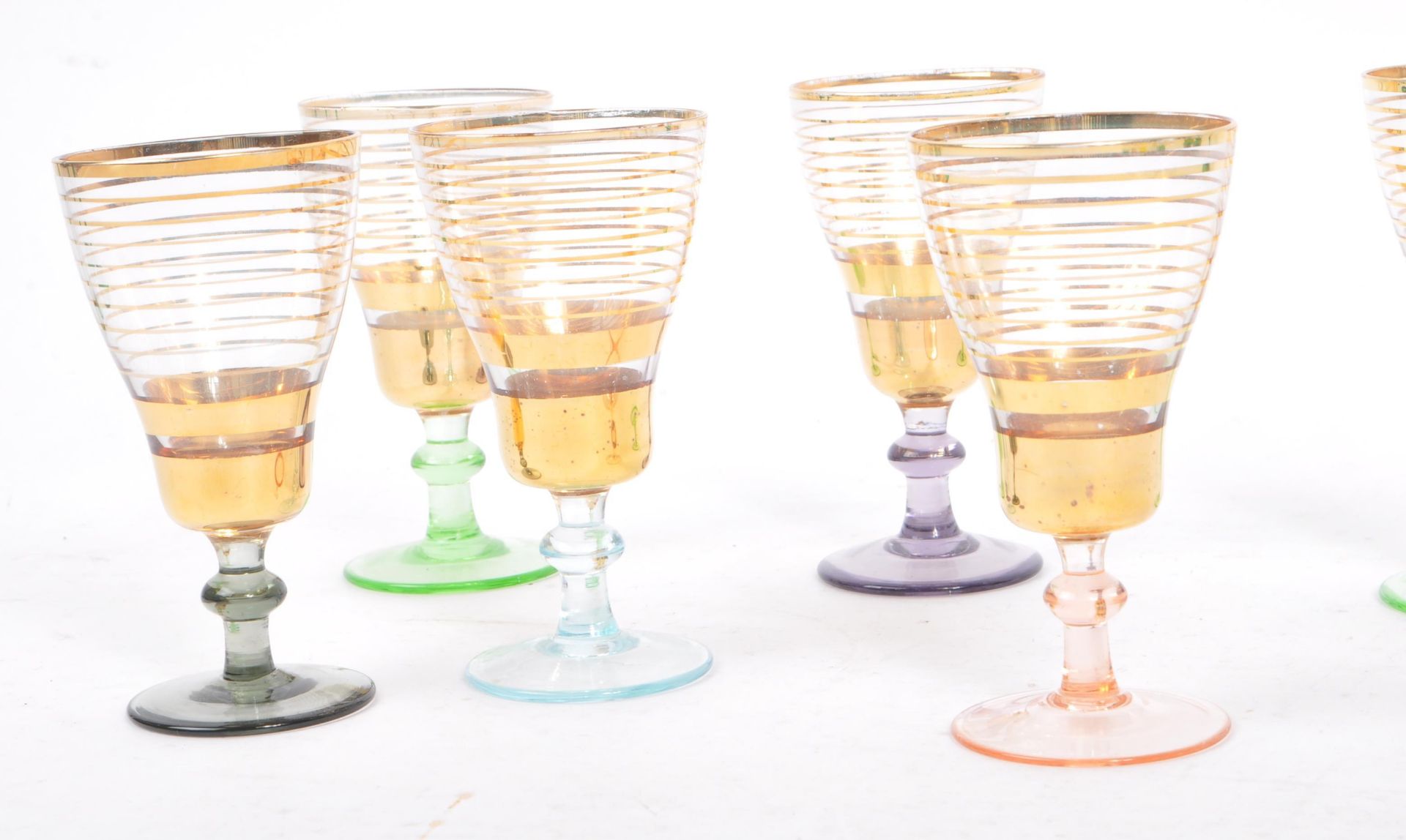 COLLECTION OF MID CENTURY DRINKING GLASSES - Image 5 of 7