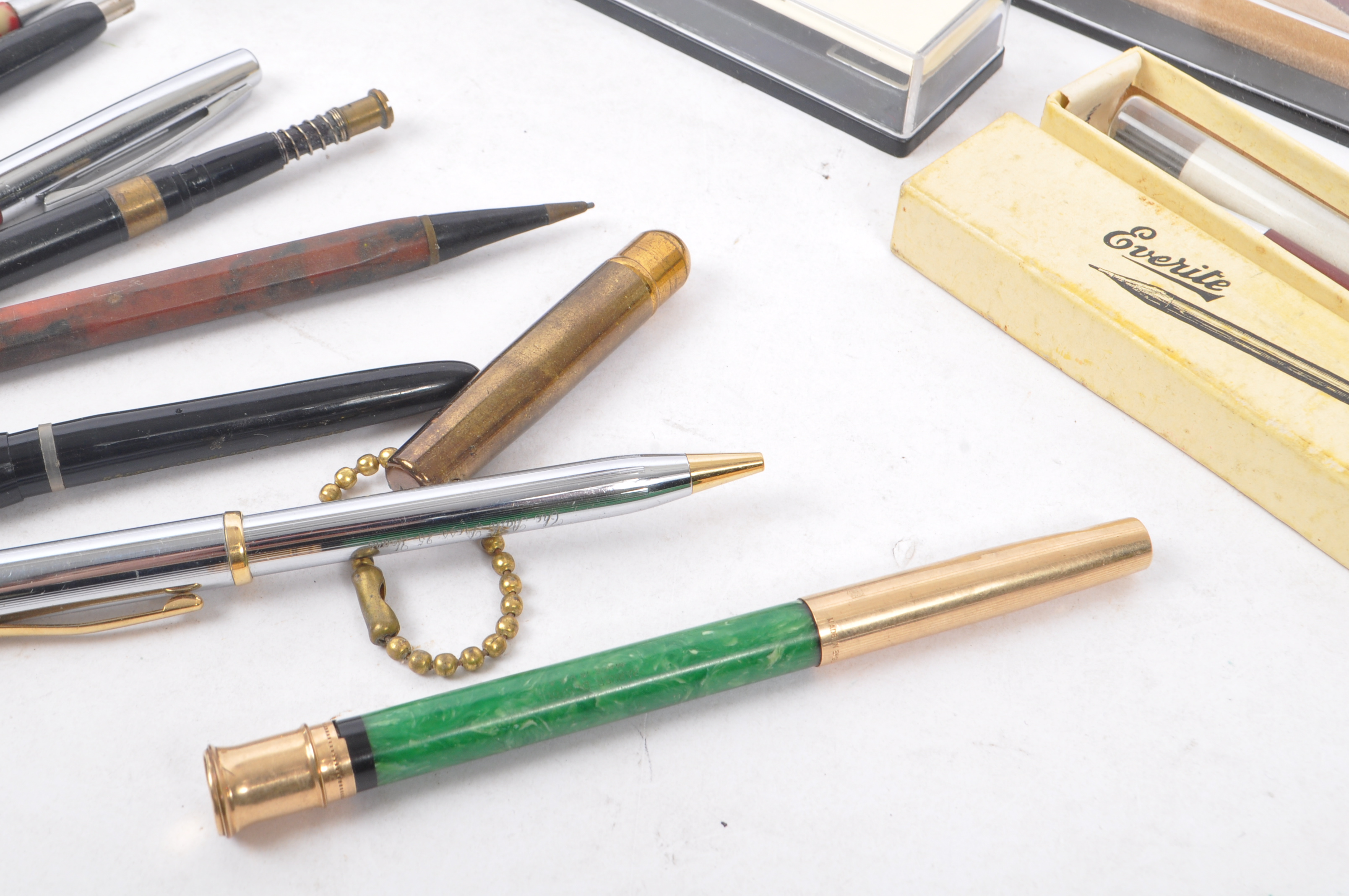 COLLECTION OF 20TH CENTURY PENS AND PENCILS - Image 7 of 7