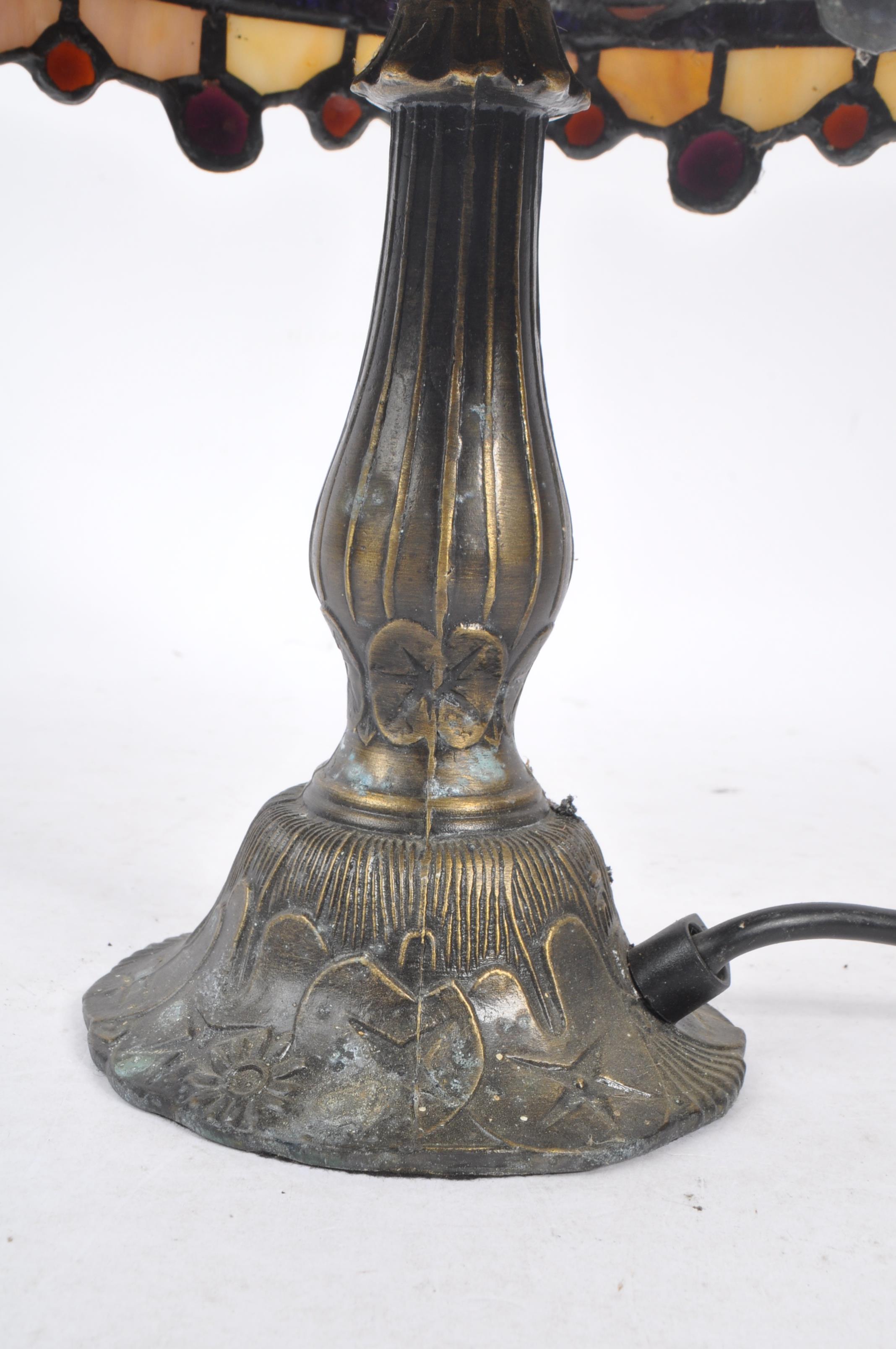 VINTAGE 20TH CENTURY ART NOUVEAU TIFFANY STYLE TABLE LAMP - Image 5 of 5