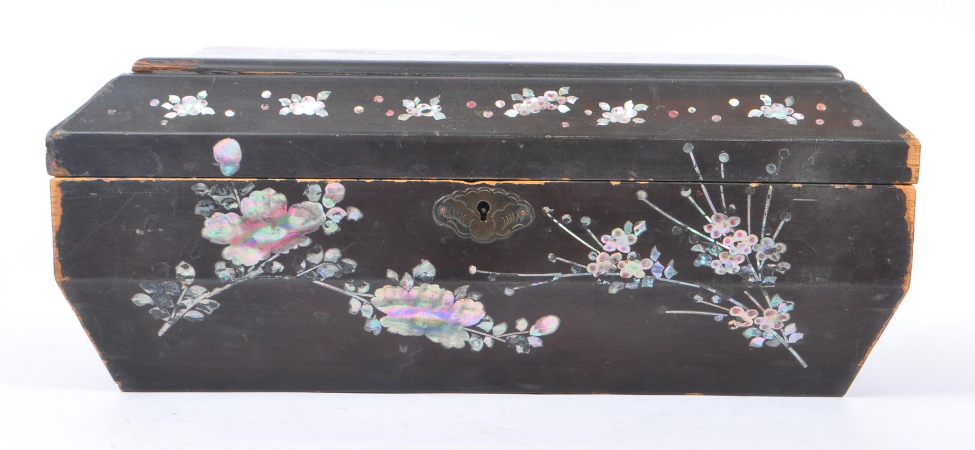 EARLY 20TH CENTURY CHINESE MOTHER OF PEARL SEWING BOX - Bild 5 aus 7