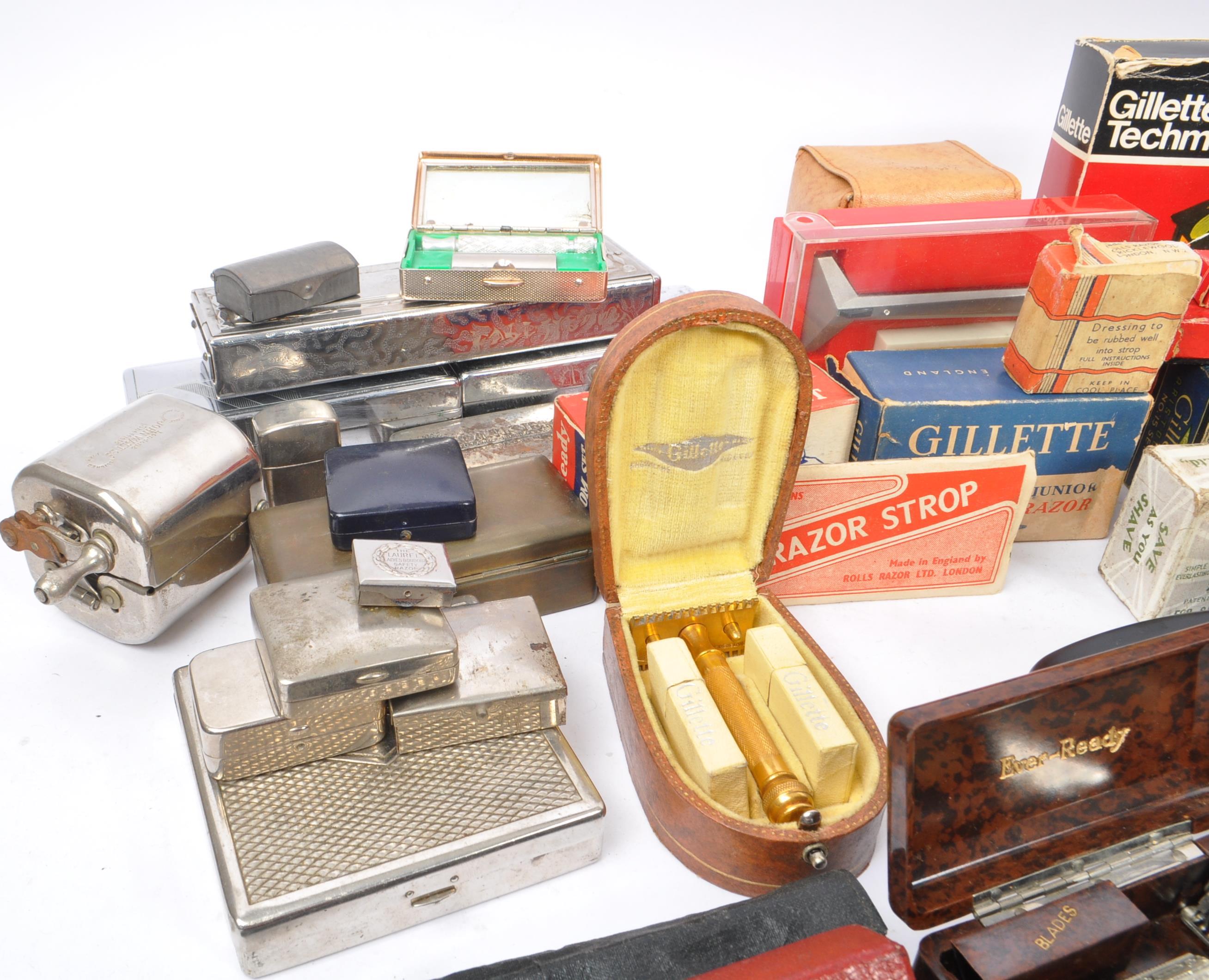 LARGE COLLECTION OF VINTAGE RAZORS - MINIATURES & CUT THROAT - Image 4 of 7