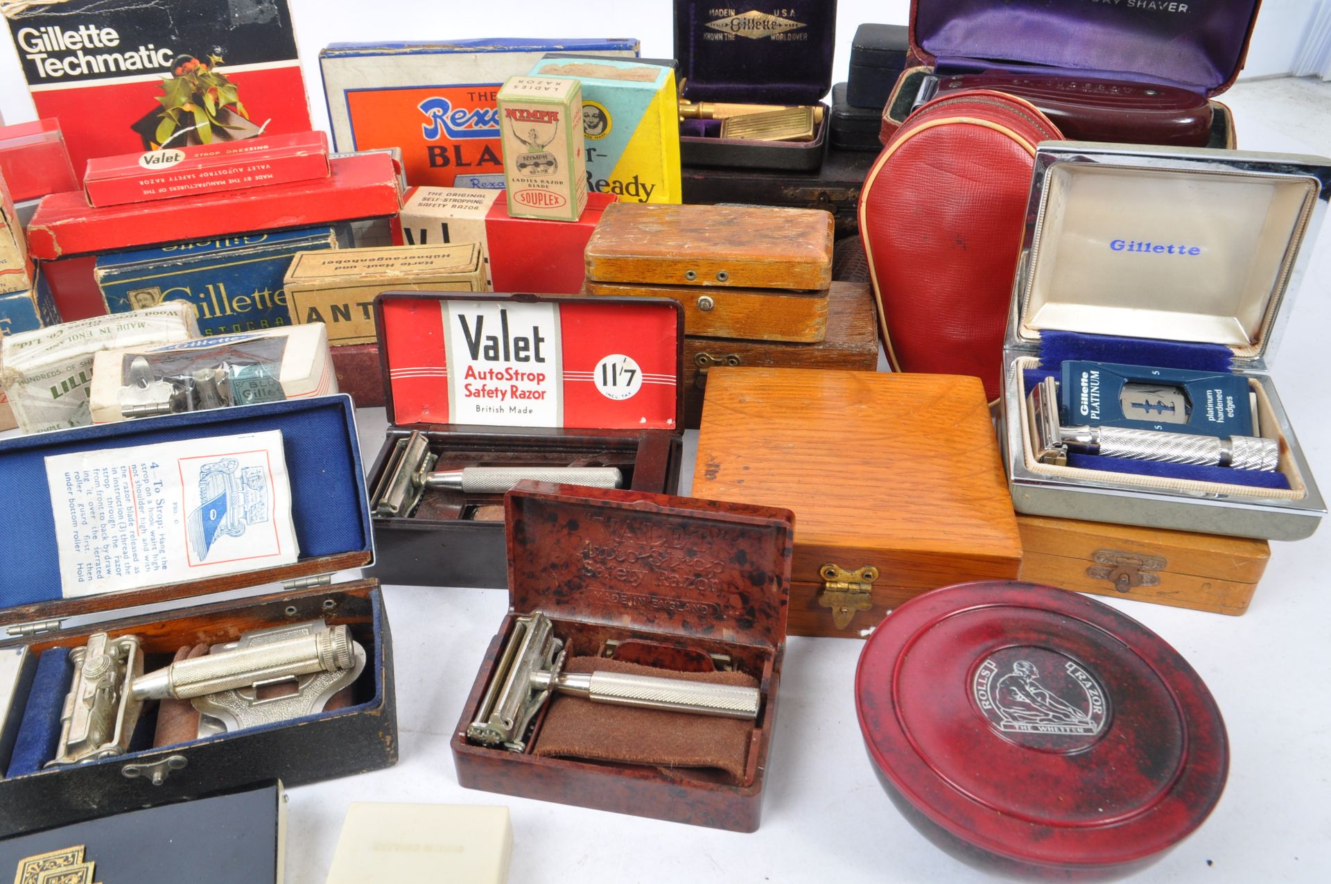 LARGE COLLECTION OF VINTAGE RAZORS - MINIATURES & CUT THROAT - Image 7 of 7