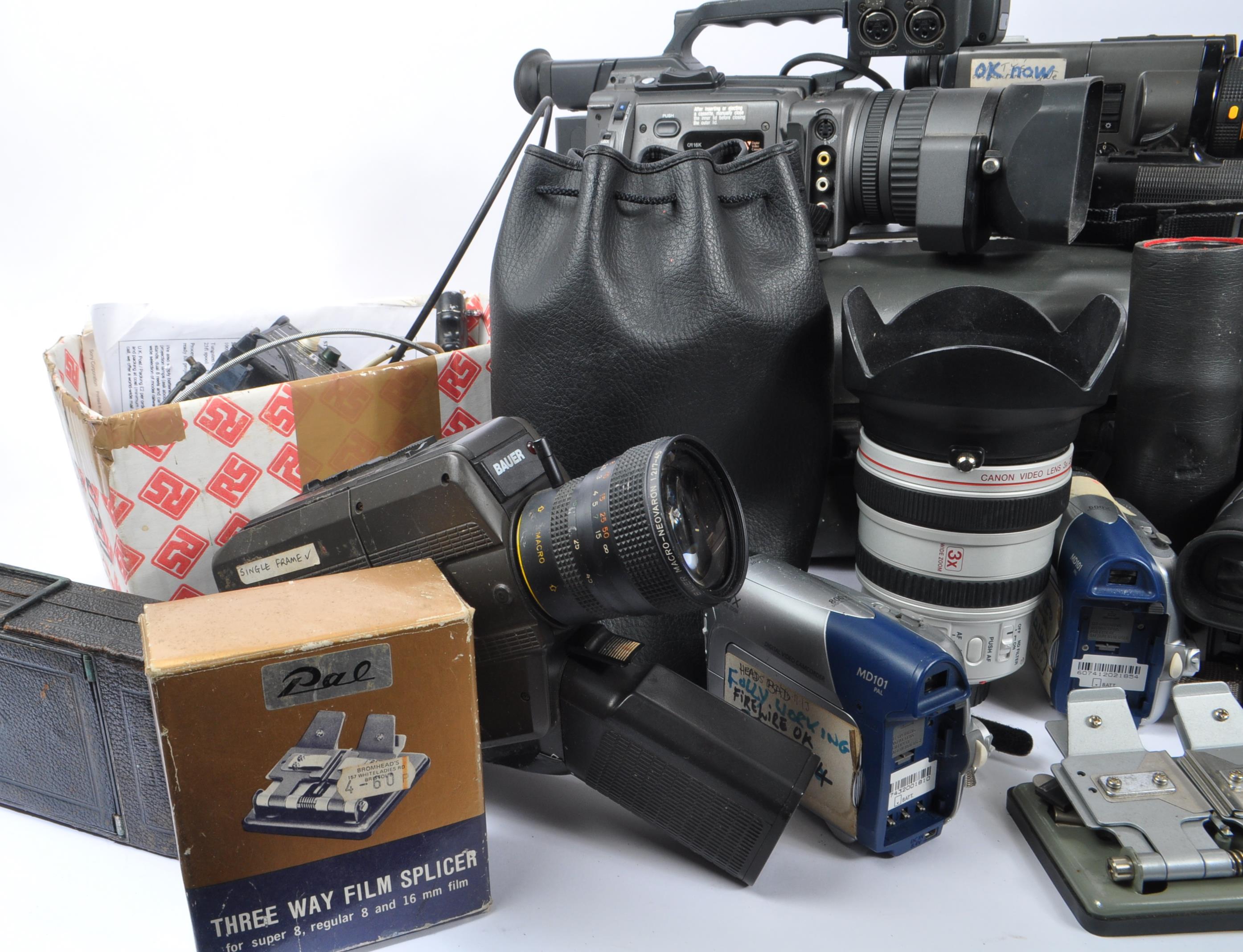 LARGE COLLECTION OF DIGITAL CAMCORDERS - Image 4 of 8