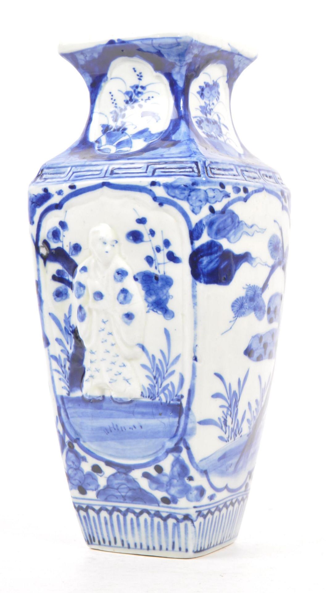JAPANESE EARLY 20TH CENTURY PORCELAIN BLUE & WHITE VASE - Image 2 of 7