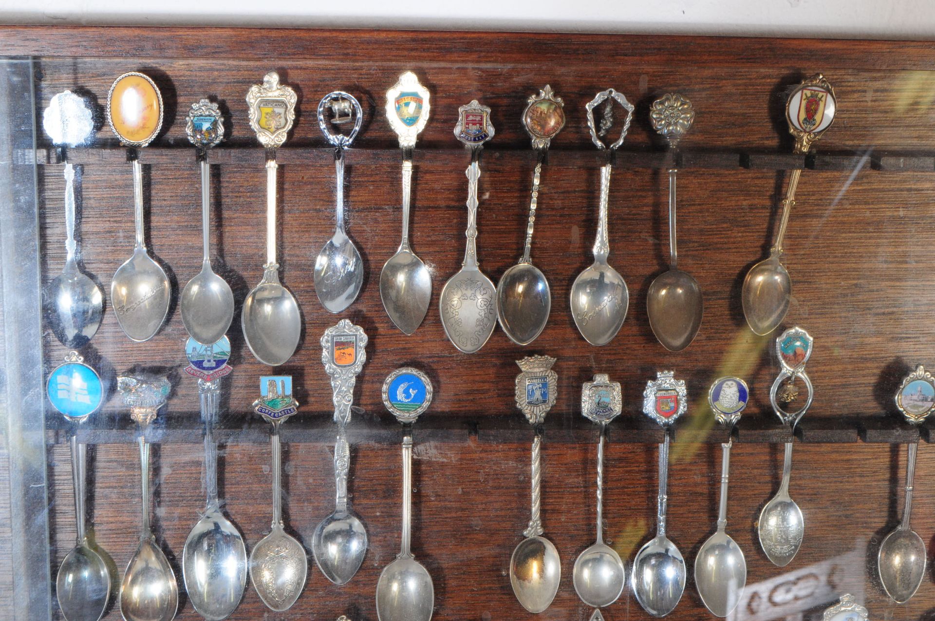 LARGE COLLECTION OF 20TH CENTURY SOUVENIR SPOONS - Image 4 of 4