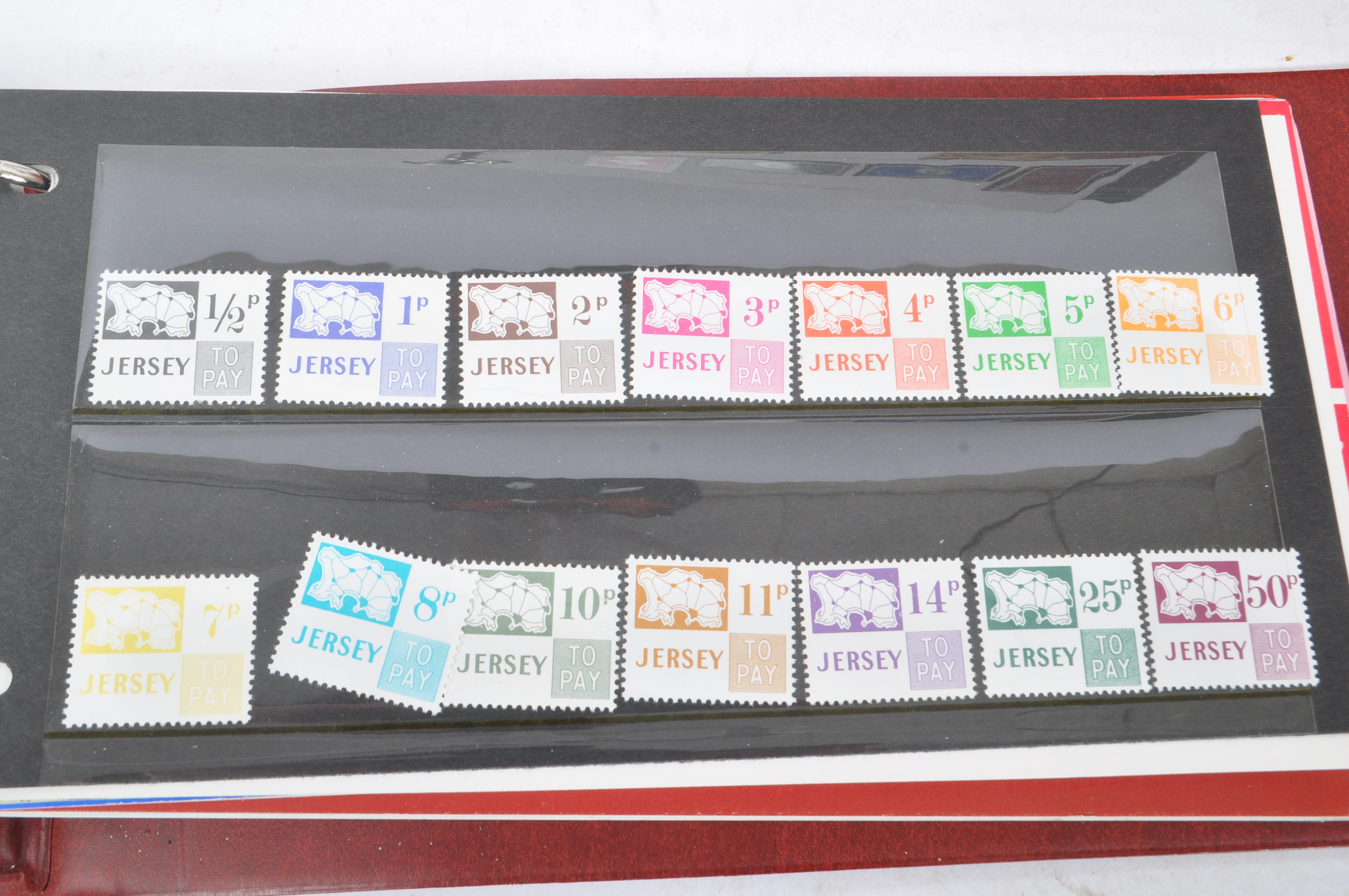 20TH CENTURY JERSEY & GUERNSEY PRESENTATION PACK STAMPS - Bild 4 aus 7