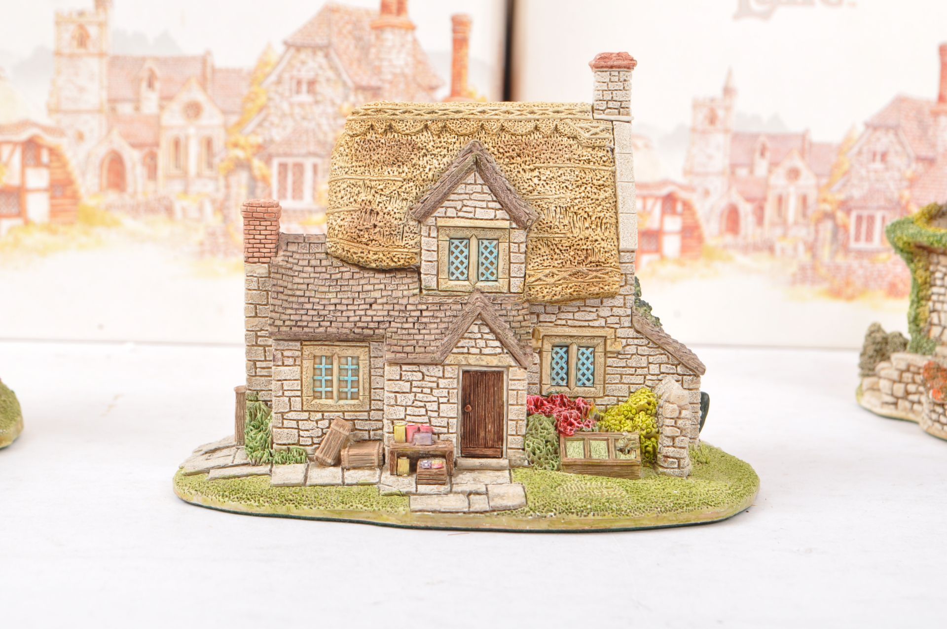 LILLIPUT LANE - COLLECTION OF HOUSE / COTTAGE FIGURINES - Image 6 of 15
