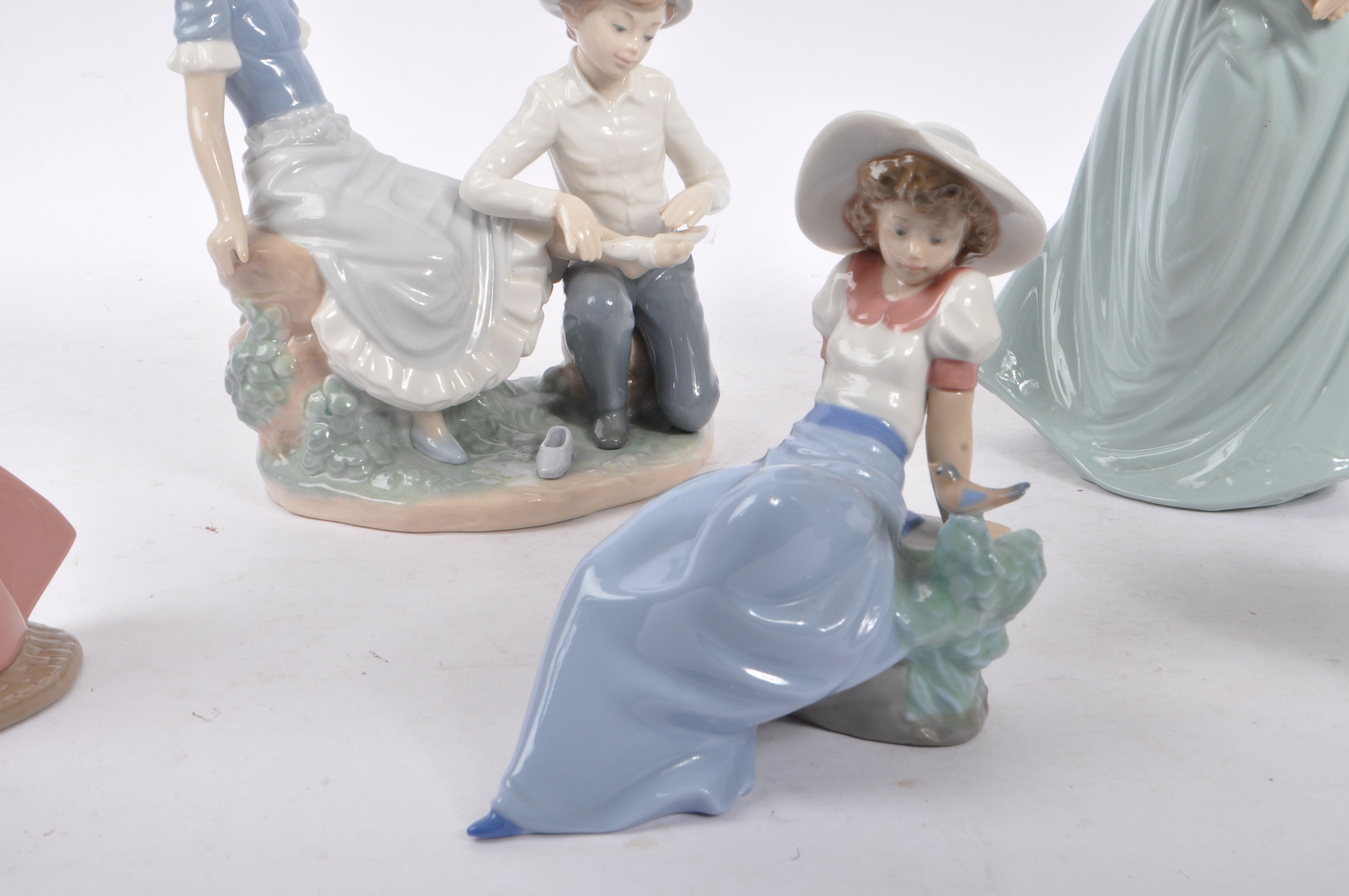 NAO BY LLADRO - COLLECTION OF FIVE PORCELAIN FIGURES - Image 3 of 9