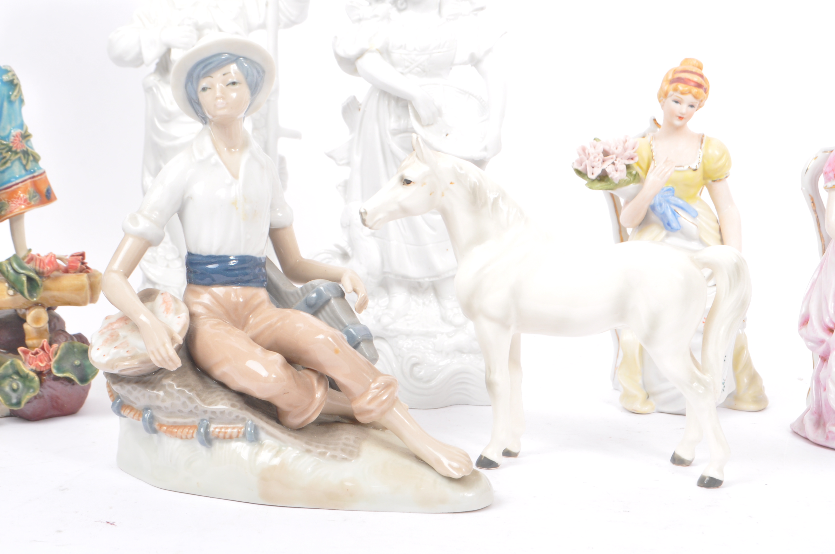 COLLECTION OF VINTAGE 20TH CENTURY PORCELAIN FIGURES - Image 6 of 13