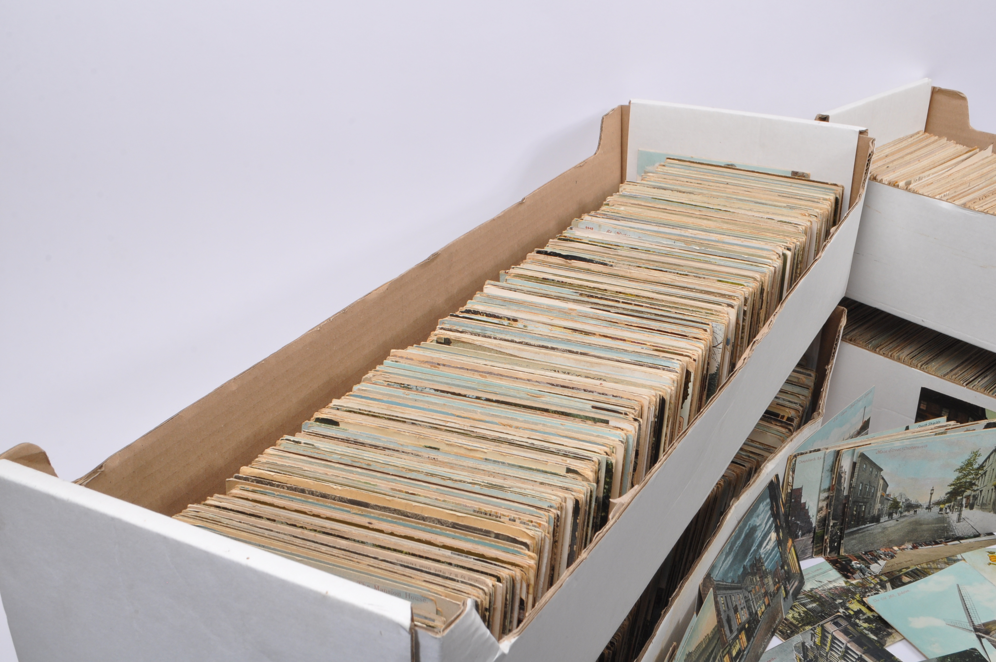 LARGE EXTENSIVE ACCUMULATION OF EARLY 20TH CENTURY POSTCARDS - Bild 3 aus 13