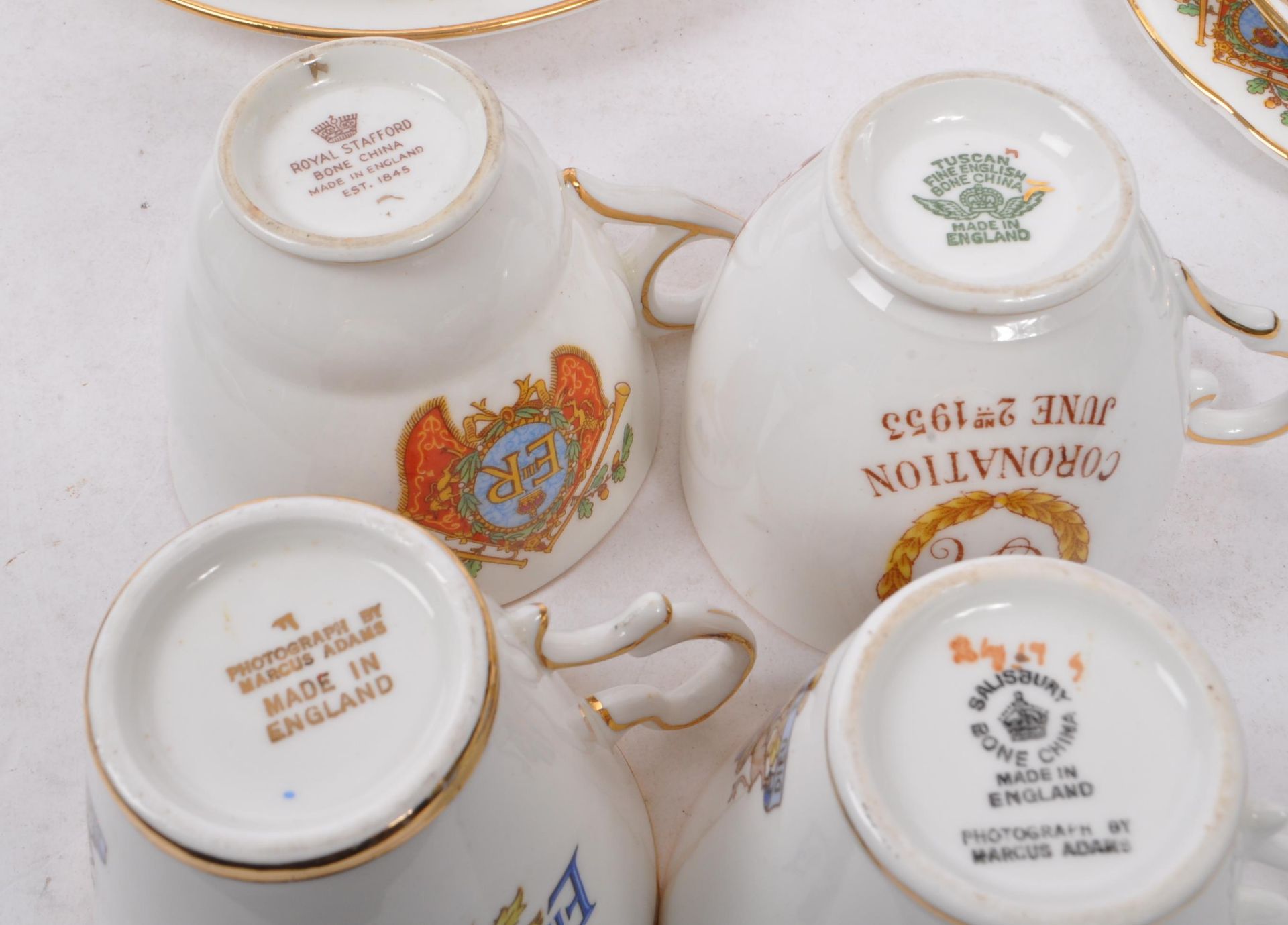 COLLECTION OF QUEEN ELIZABETH II CORONATION CHINA ITEMS - Image 6 of 6
