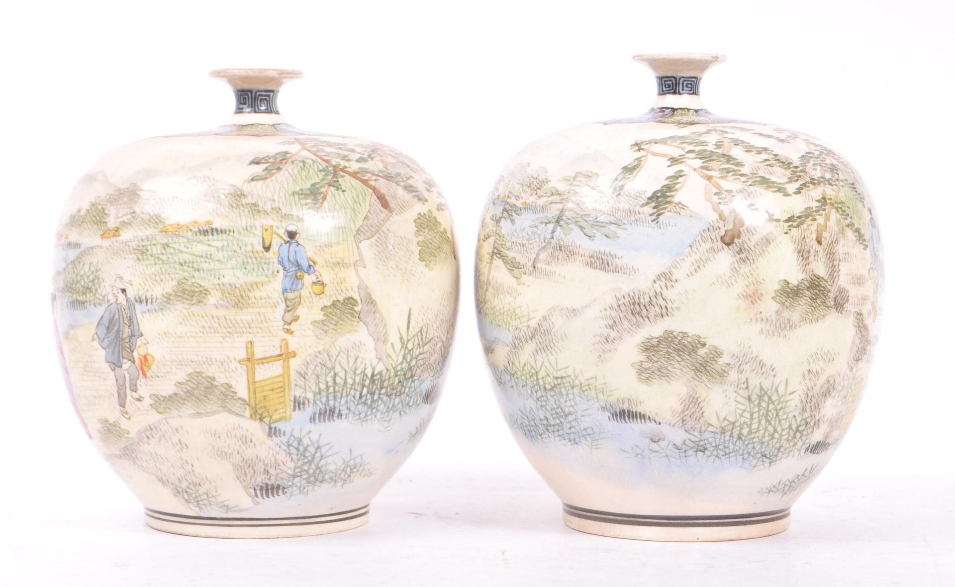 PAIR OF JAPANESE 19TH CENTURY BULBOUS SINGLE STEM VASES - Bild 4 aus 6