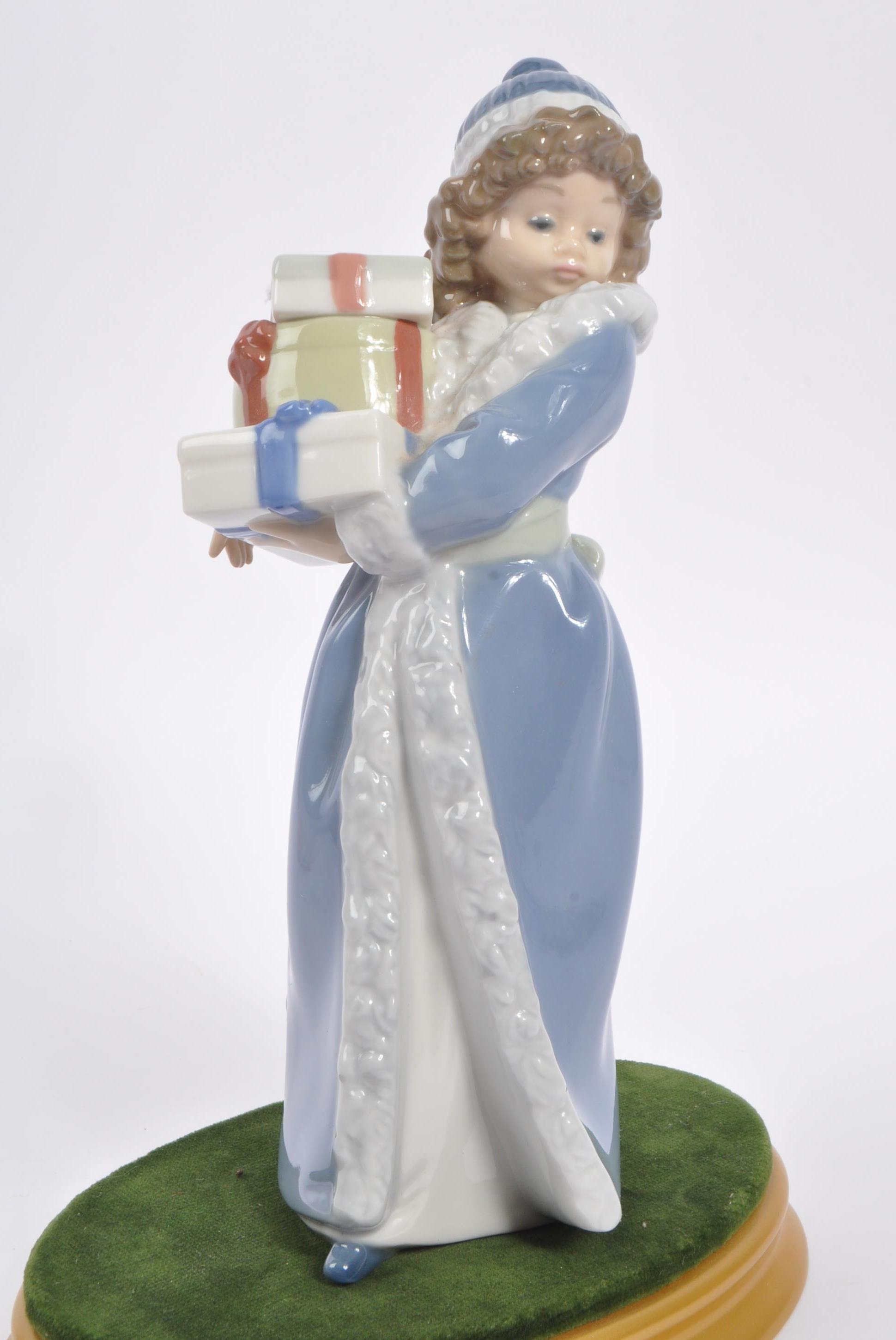 NAO BY LLADRO - PORCELAIN CHRISTMAS TIME FIGURE WITH BOX - Image 2 of 5