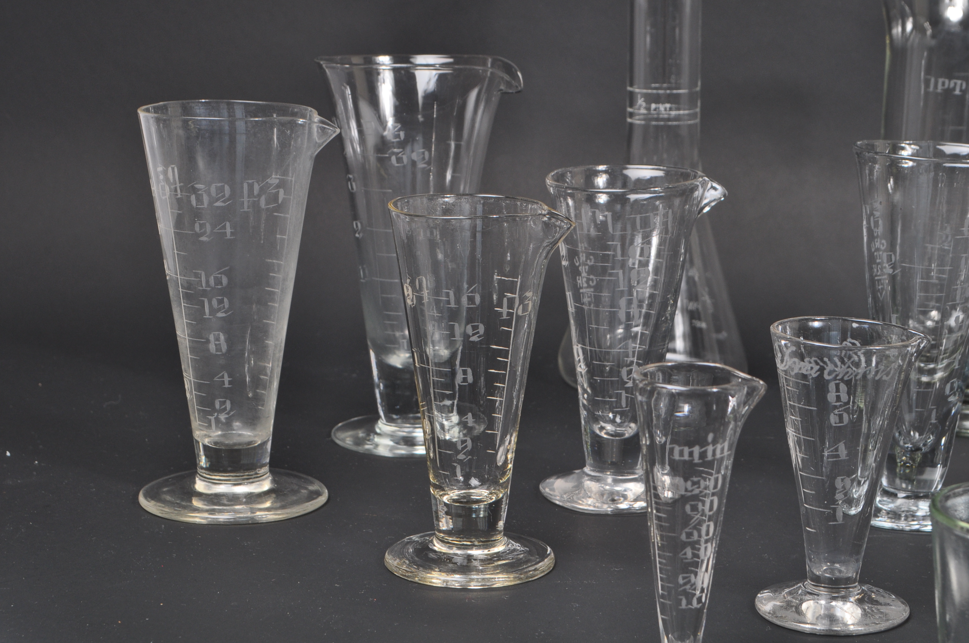 COLLECTION OF GLASS SCIENTIFIC CHEMICAL MEASURING EQUIPMENT - Image 2 of 11