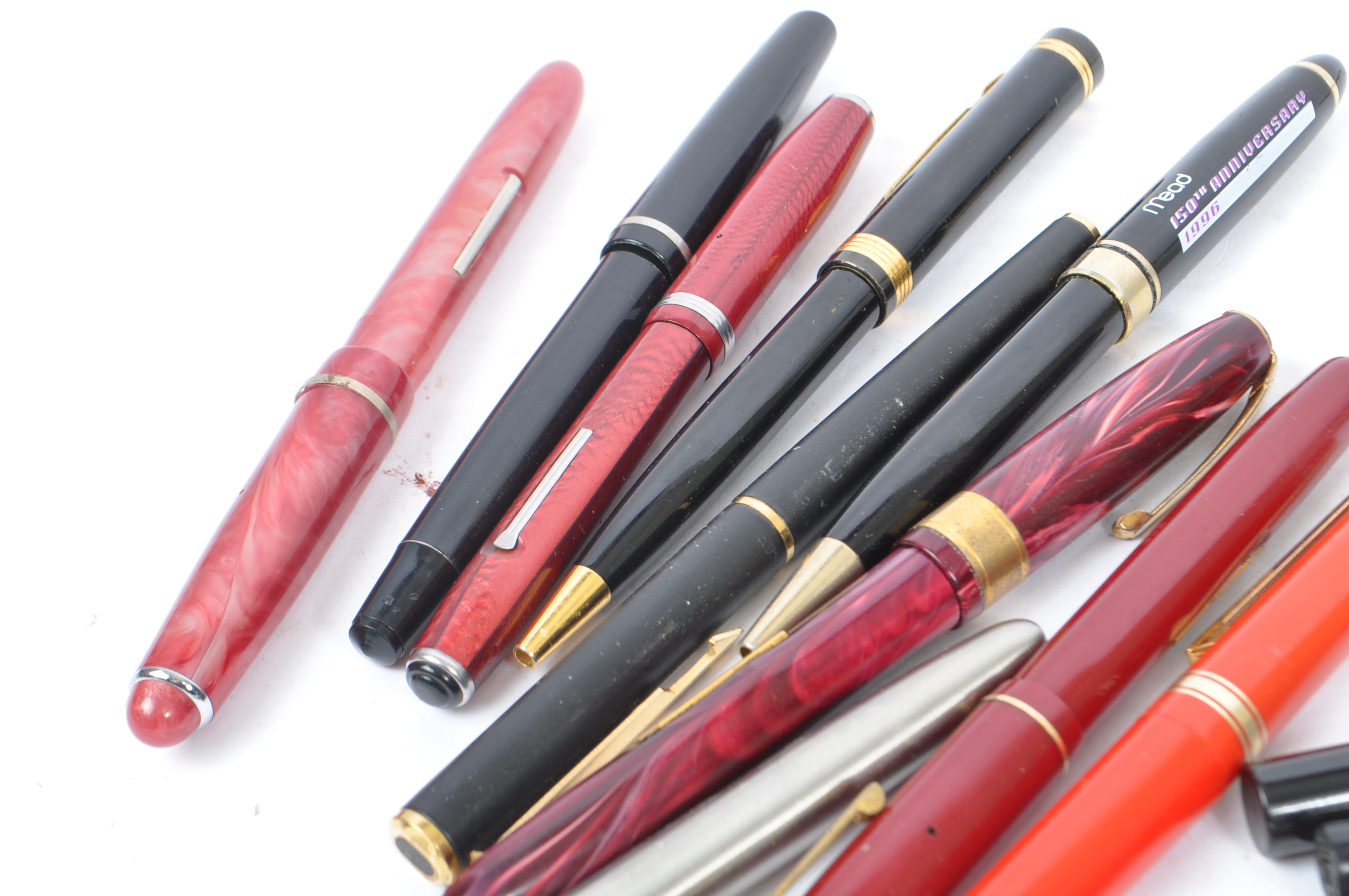 LARGE COLLECTION OF 20TH CENTURY PENS - Image 3 of 9