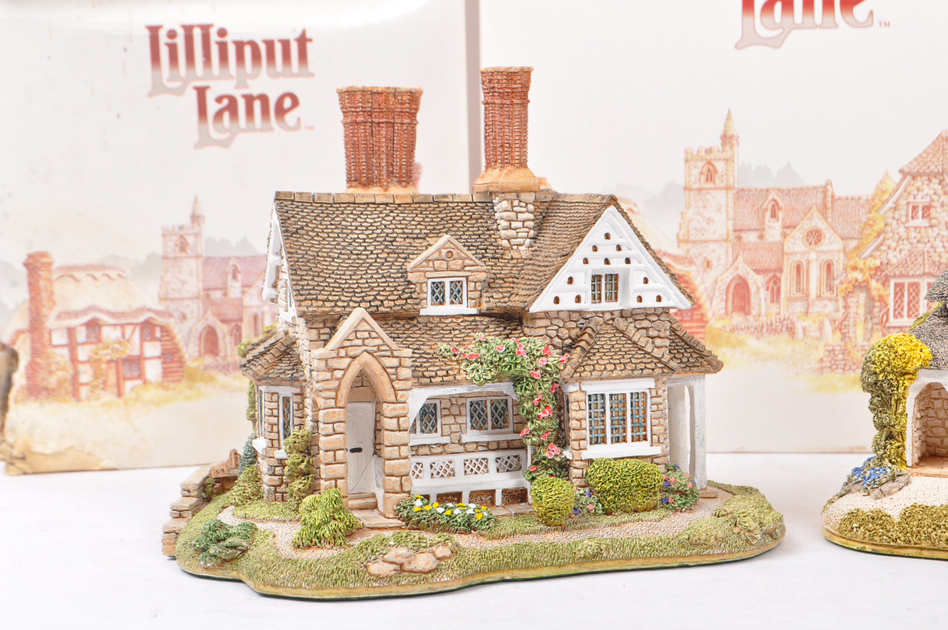 LILLIPUT LANE - COLLECTION OF HOUSE / COTTAGE RESIN FIGURINES - Image 4 of 9